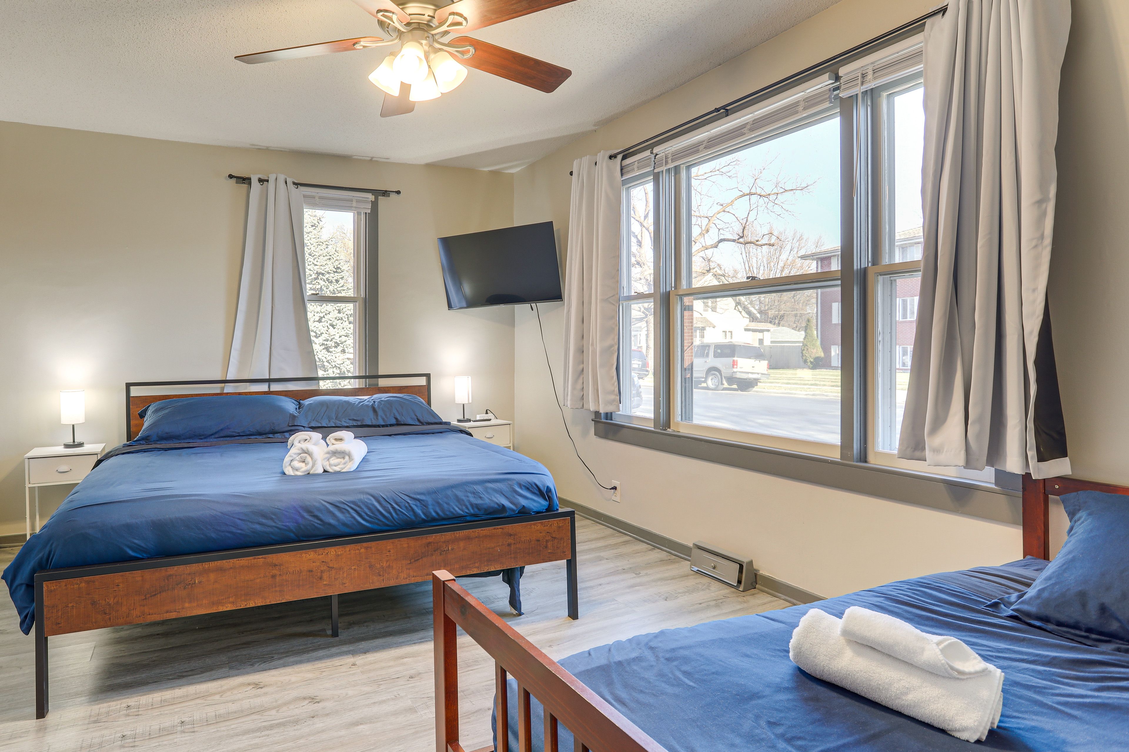 Bedroom 1 | King Bed | Twin Daybed