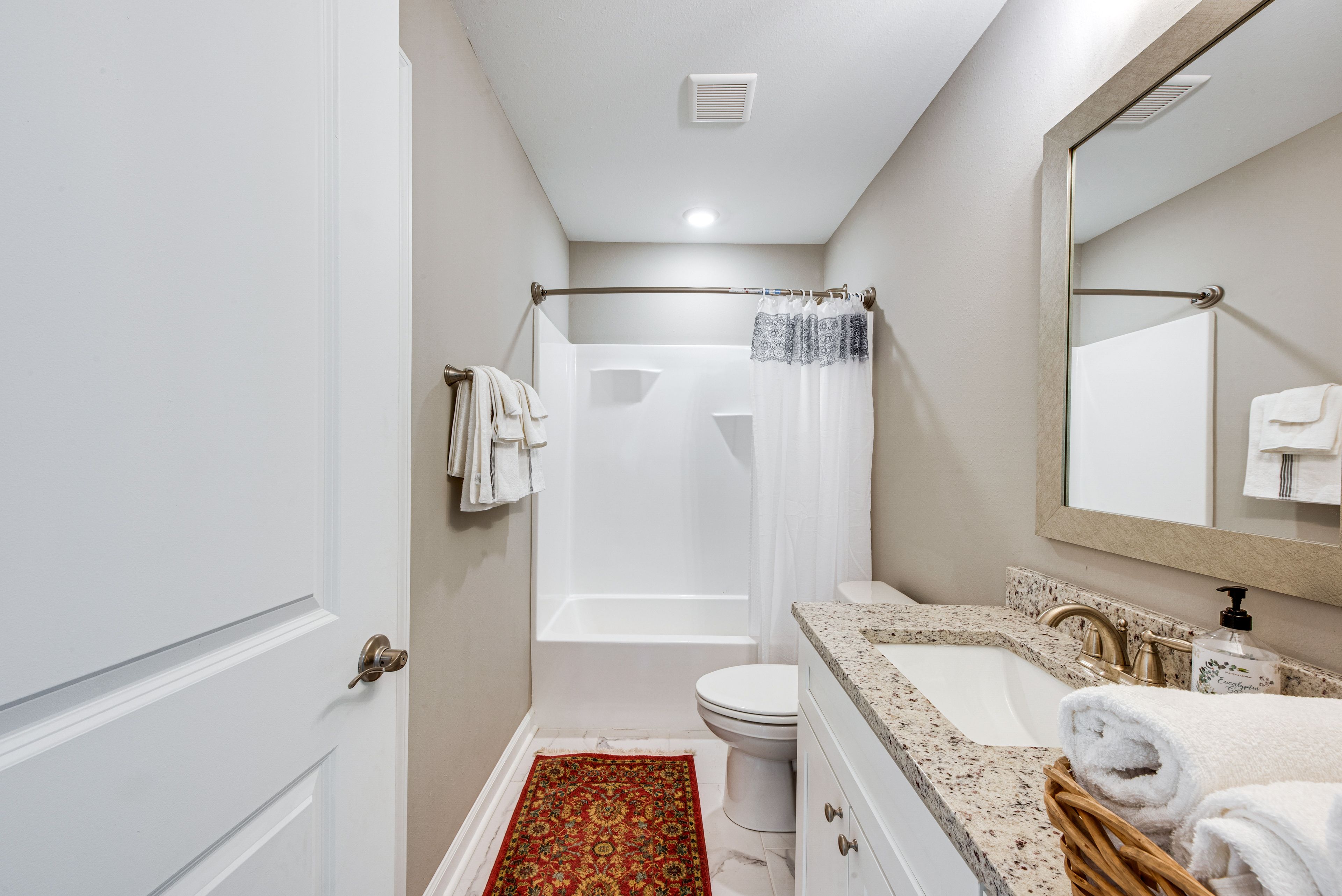 Bathroom | 2nd Floor