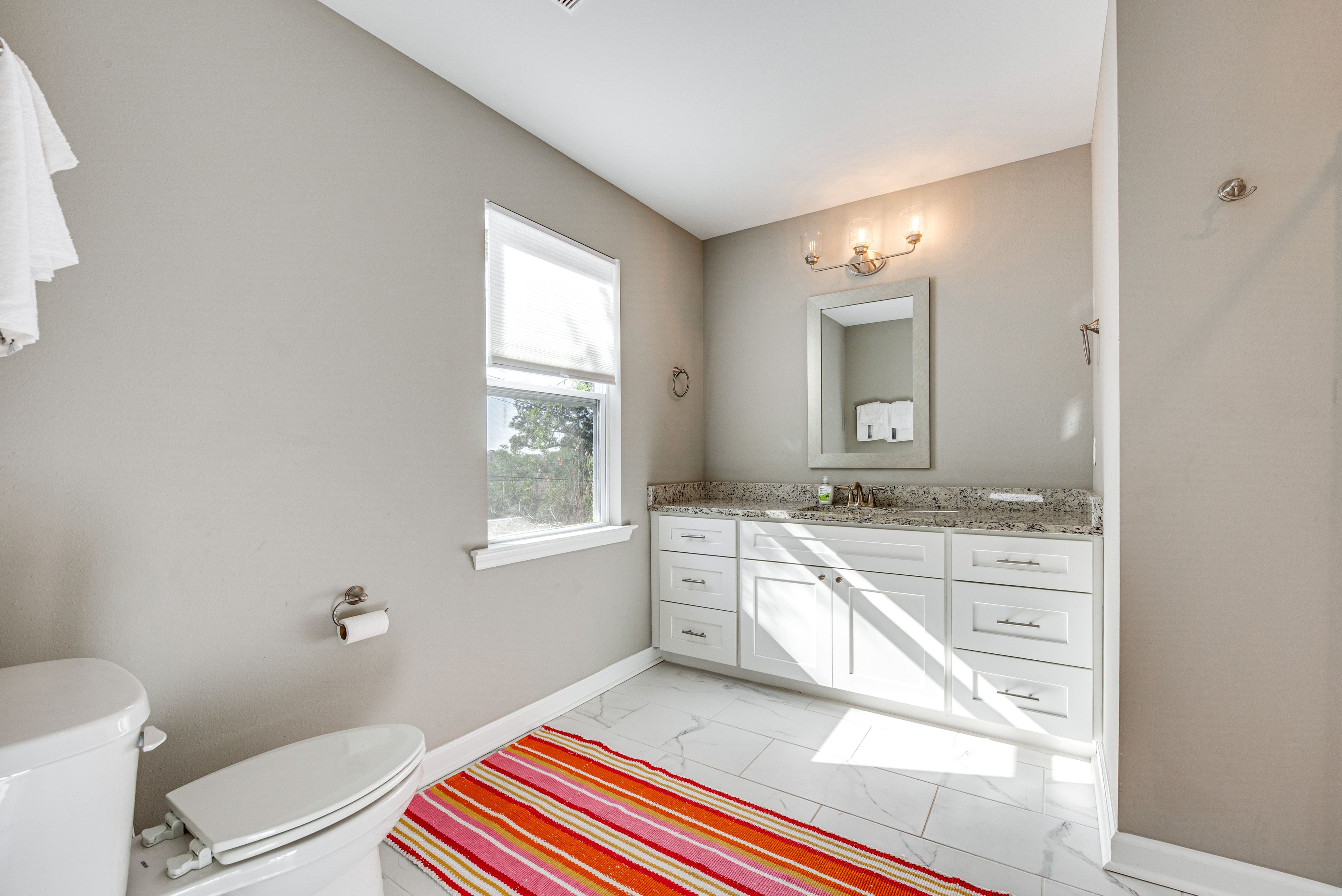 En-Suite Bathroom | 2nd Floor | Complimentary Toiletries | Hair Dryer