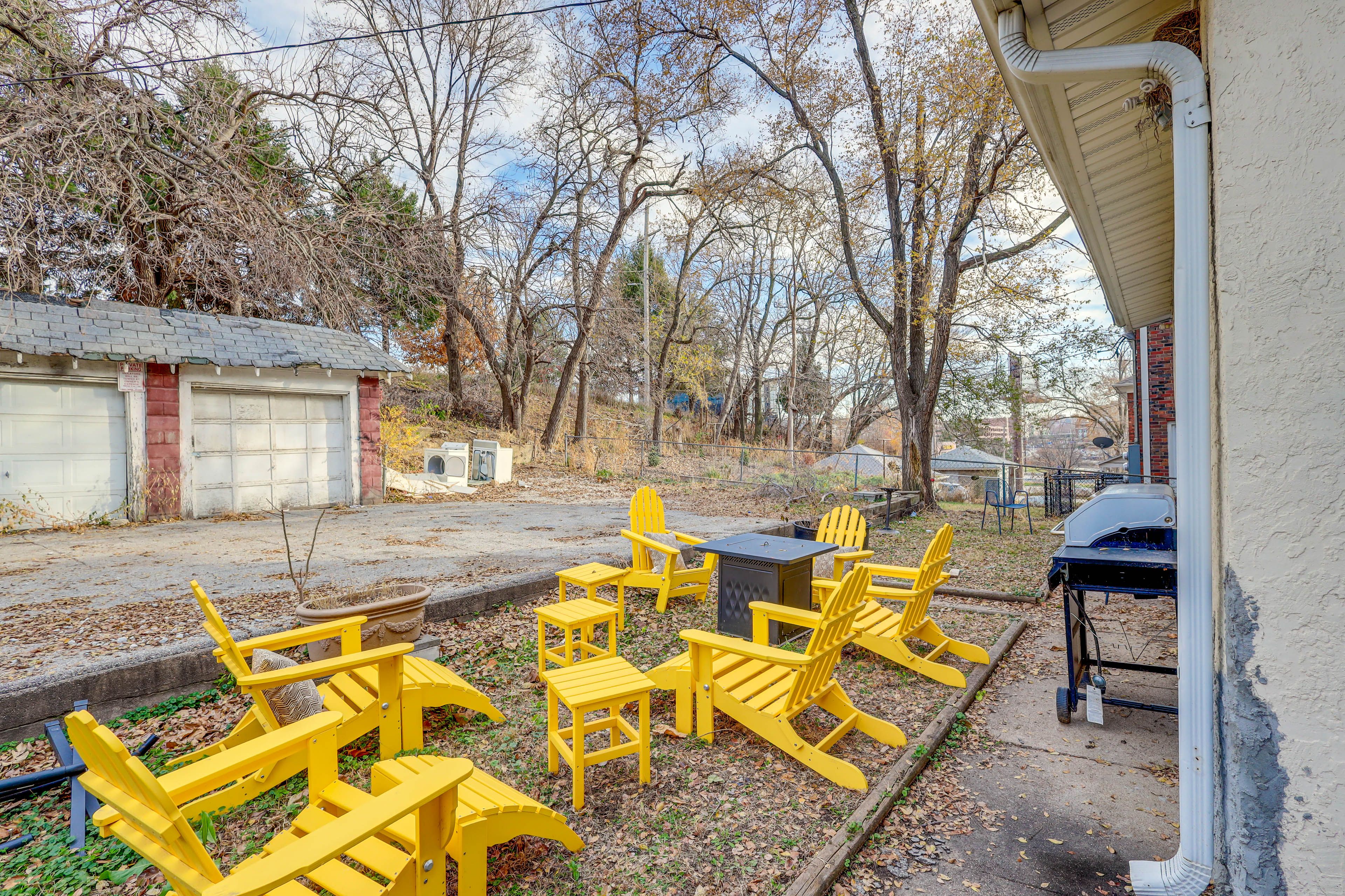 Furnished Patio | Gas Grill & Fire Pit