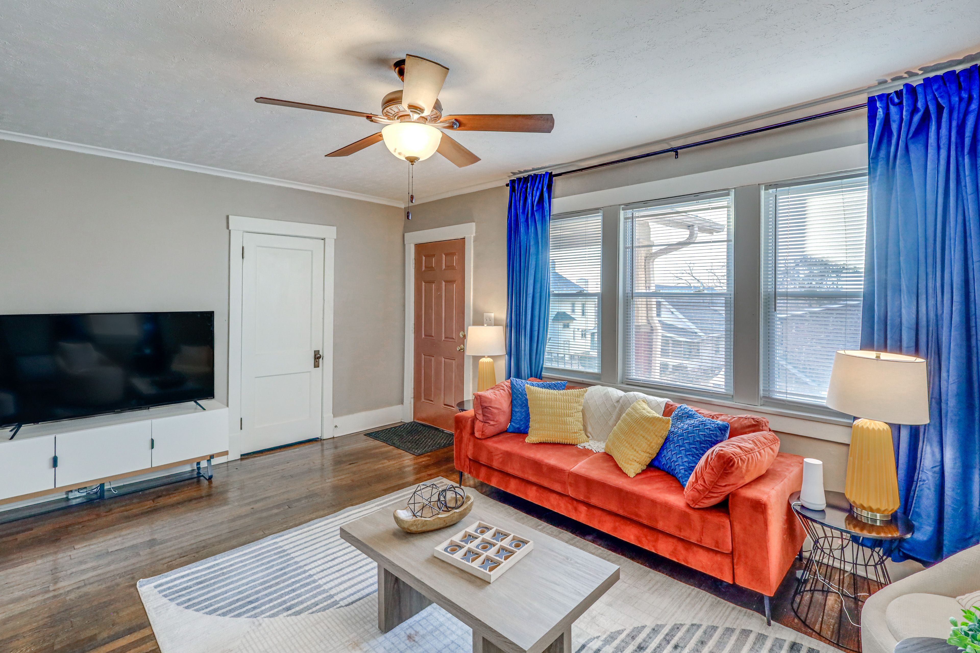 Living Room | 1st Floor | Smart TV