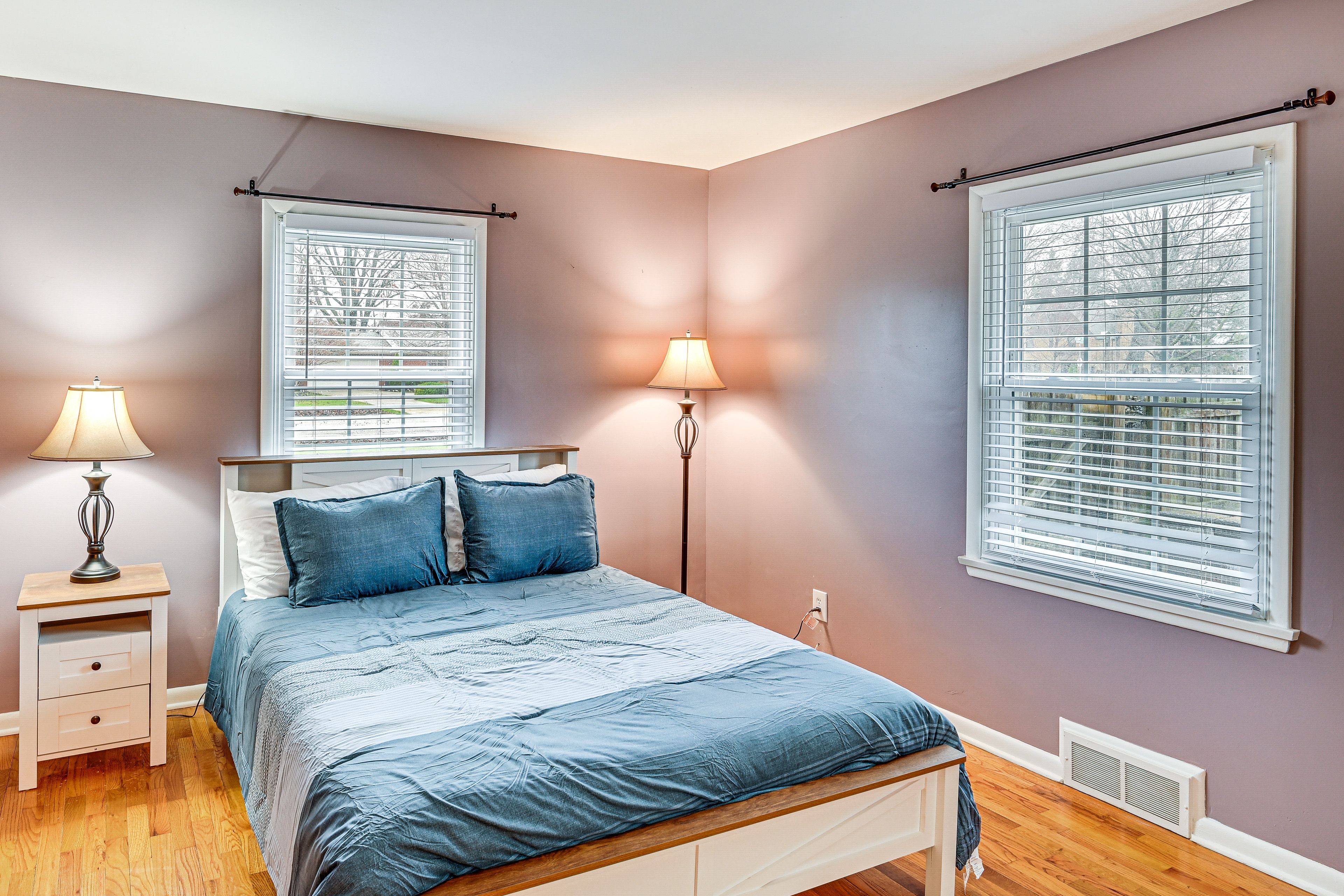 Bedroom 2 | Queen Bed | Main Floor