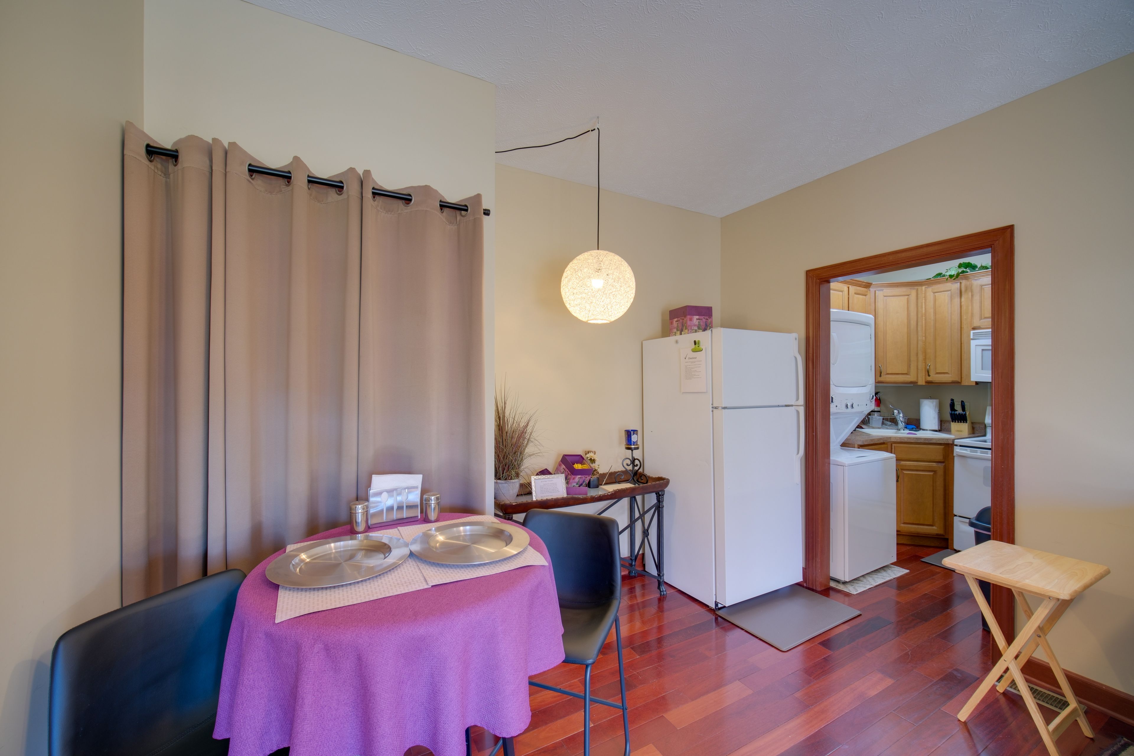 Dining Area | Kitchen