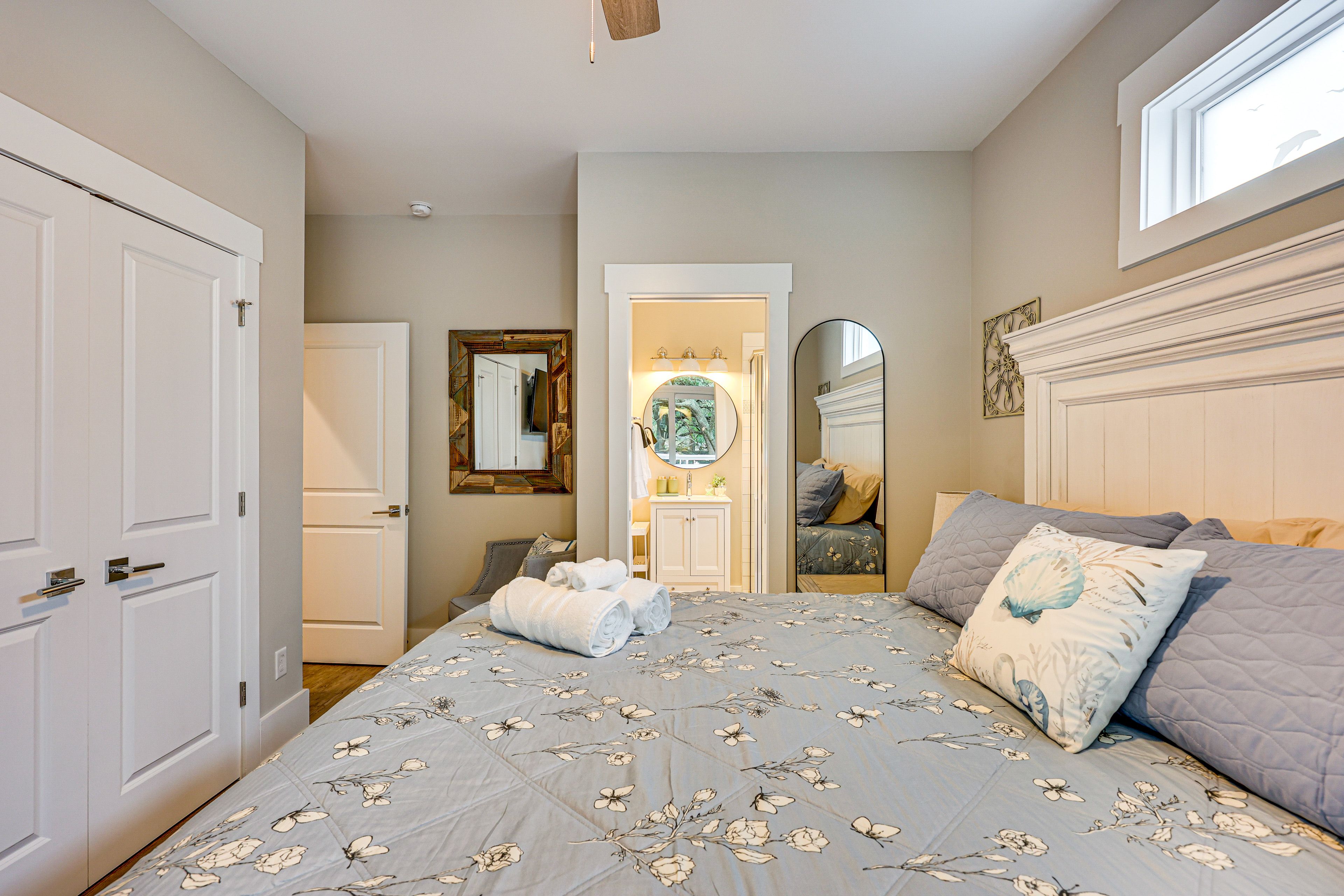 Bedroom | King Bed | Linens