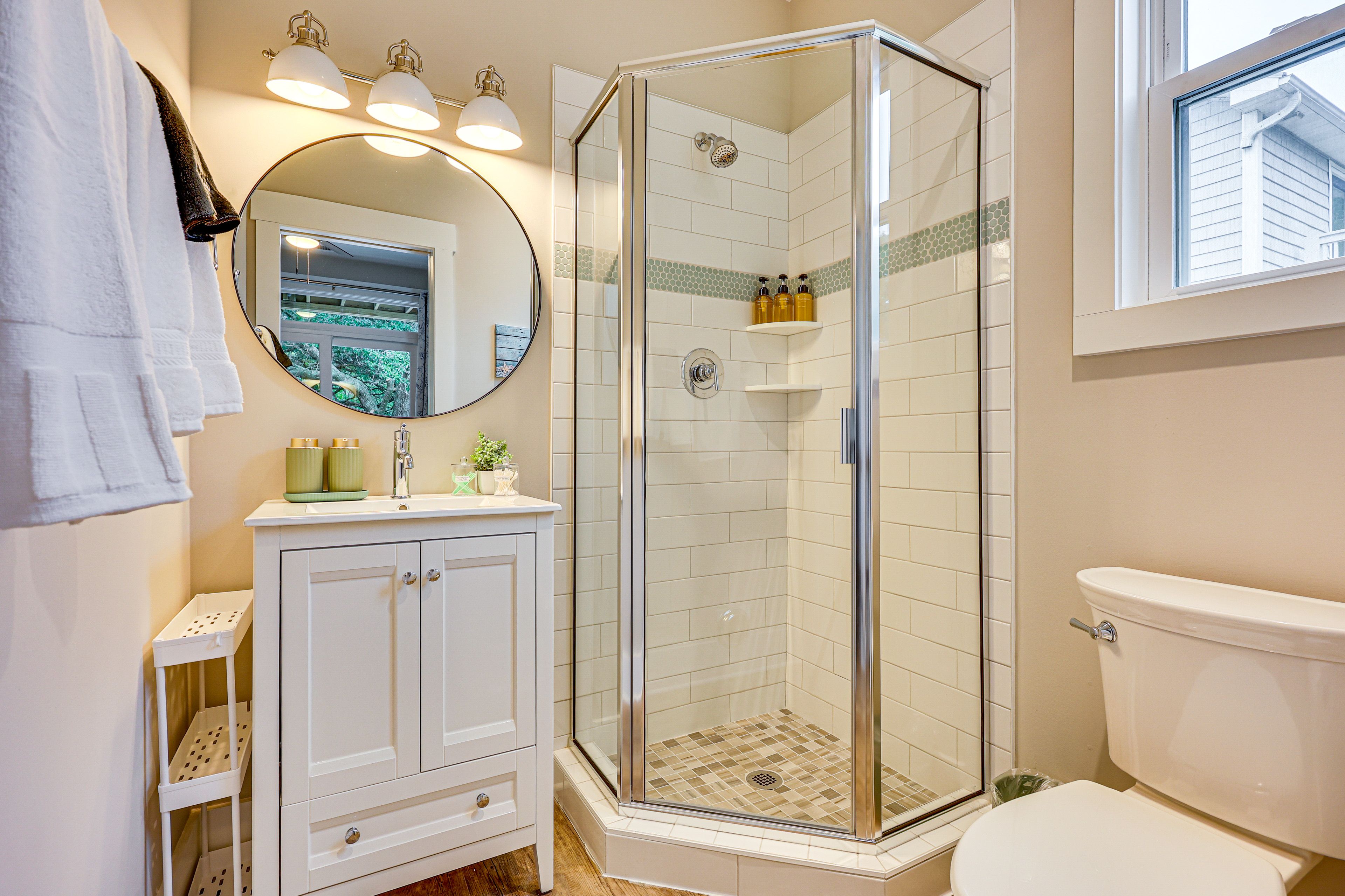 Full Bath | Towels | Hair Dryer