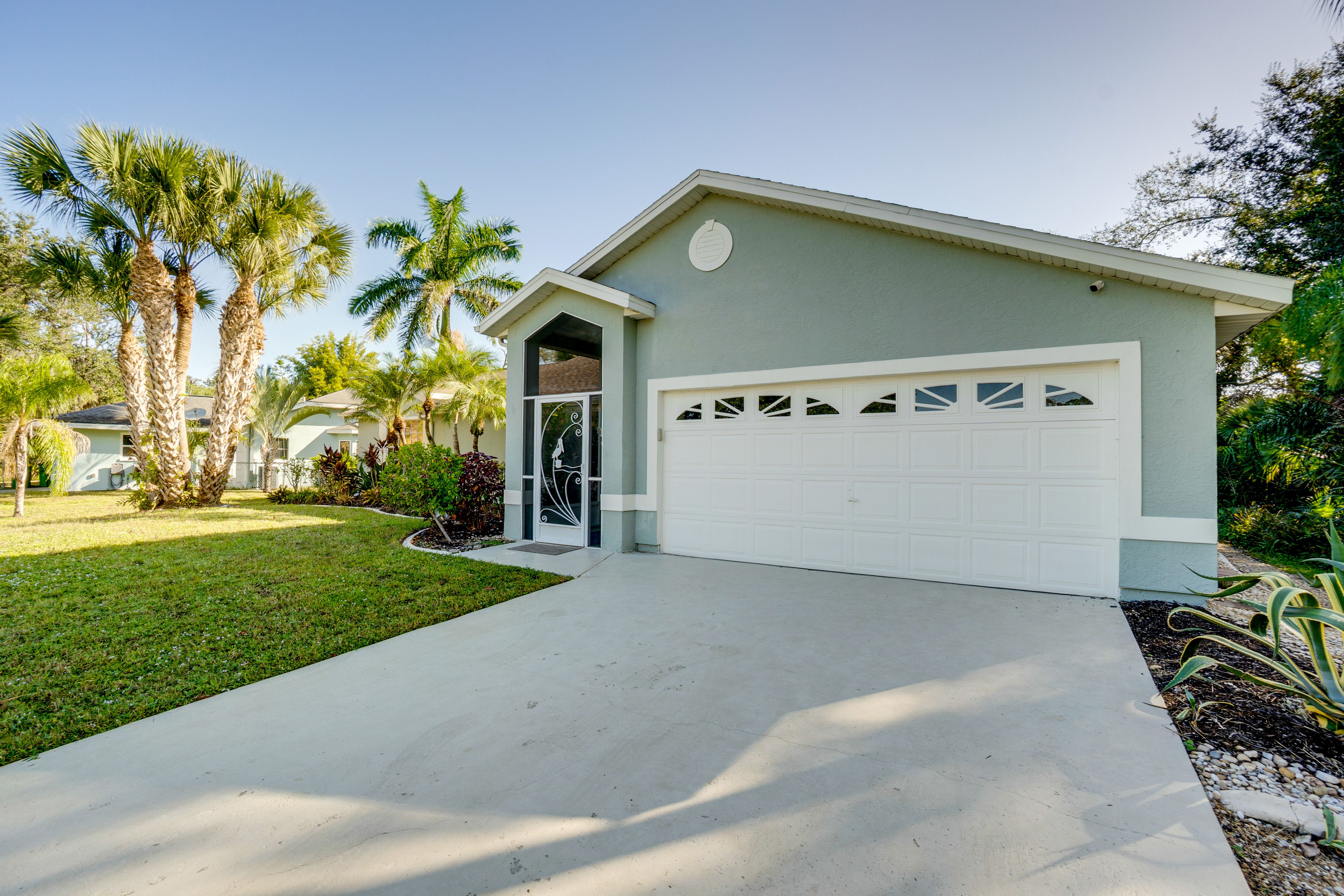 Parking | Driveway (4 Vehicles)