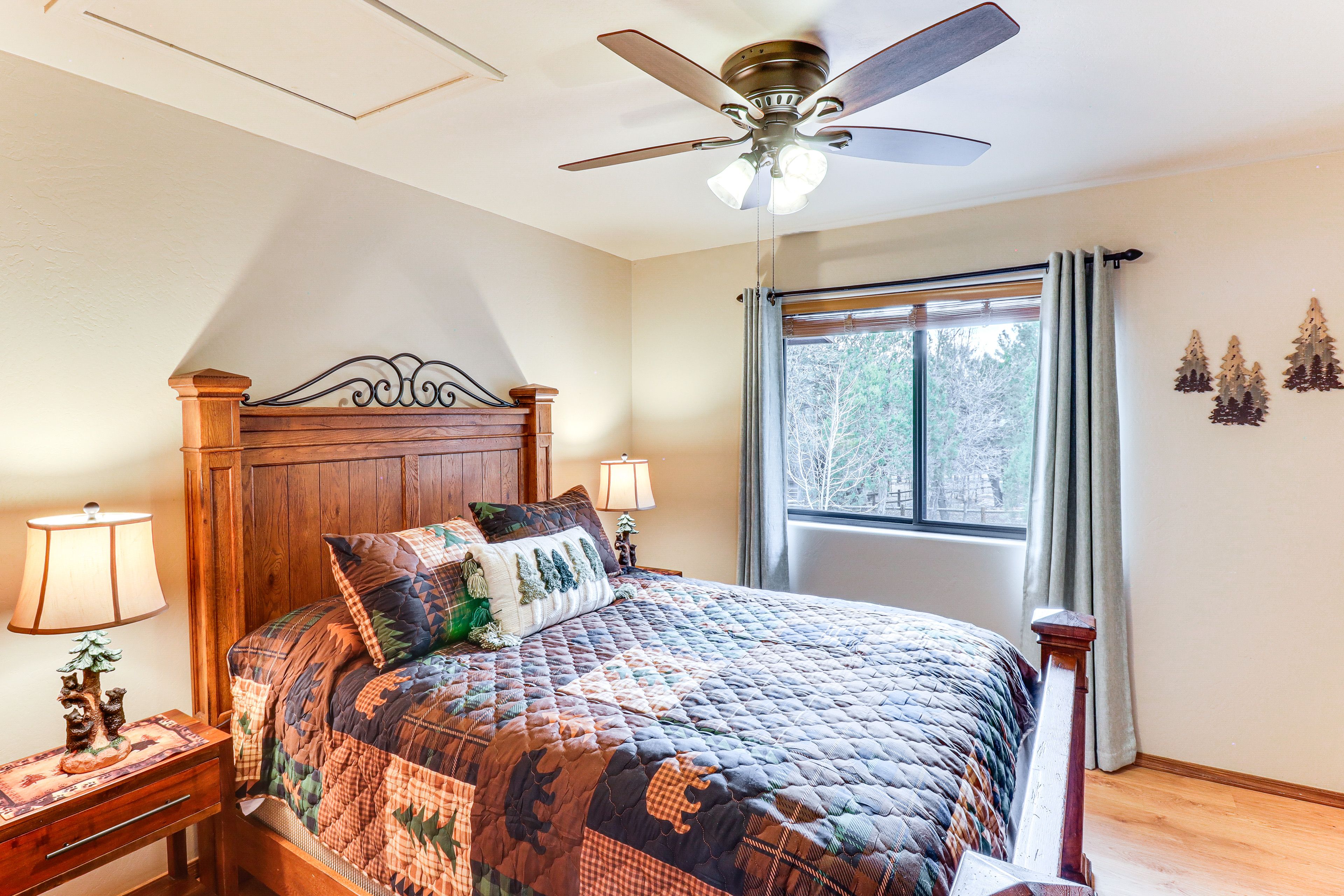 Bedroom 2 | Queen Bed