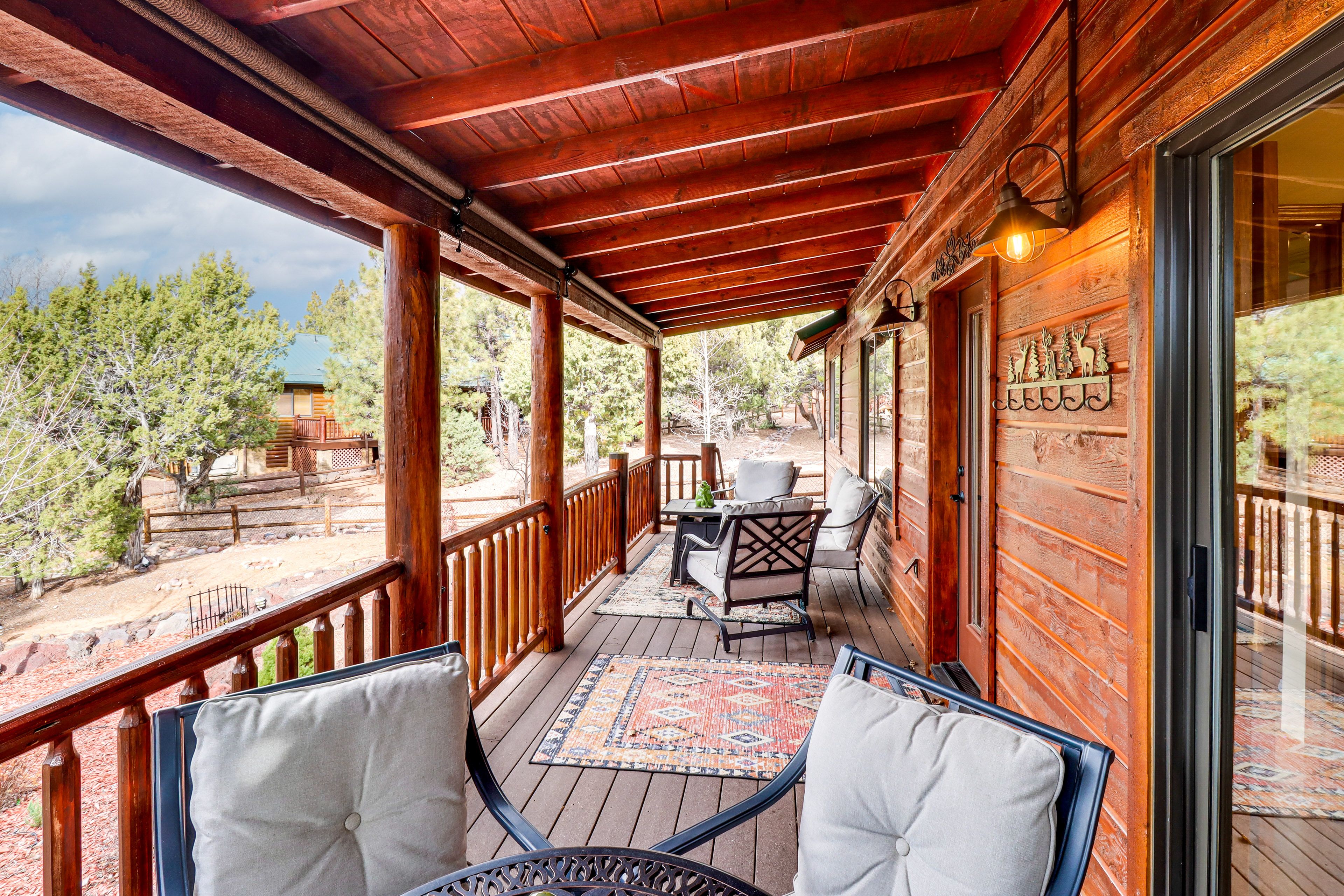 Deck | Dining Area | Gas Grill | Gas Fire Pit Table