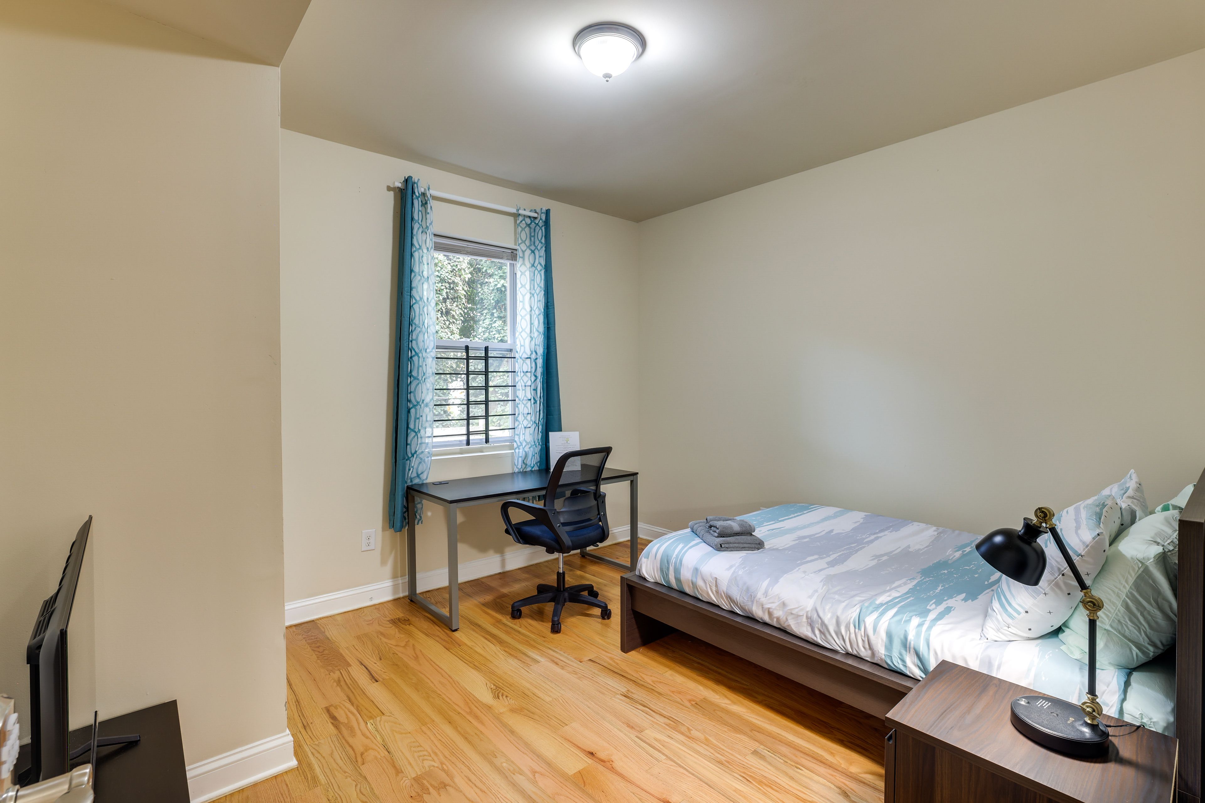 Bedroom 1 | Full Bed | Main Level