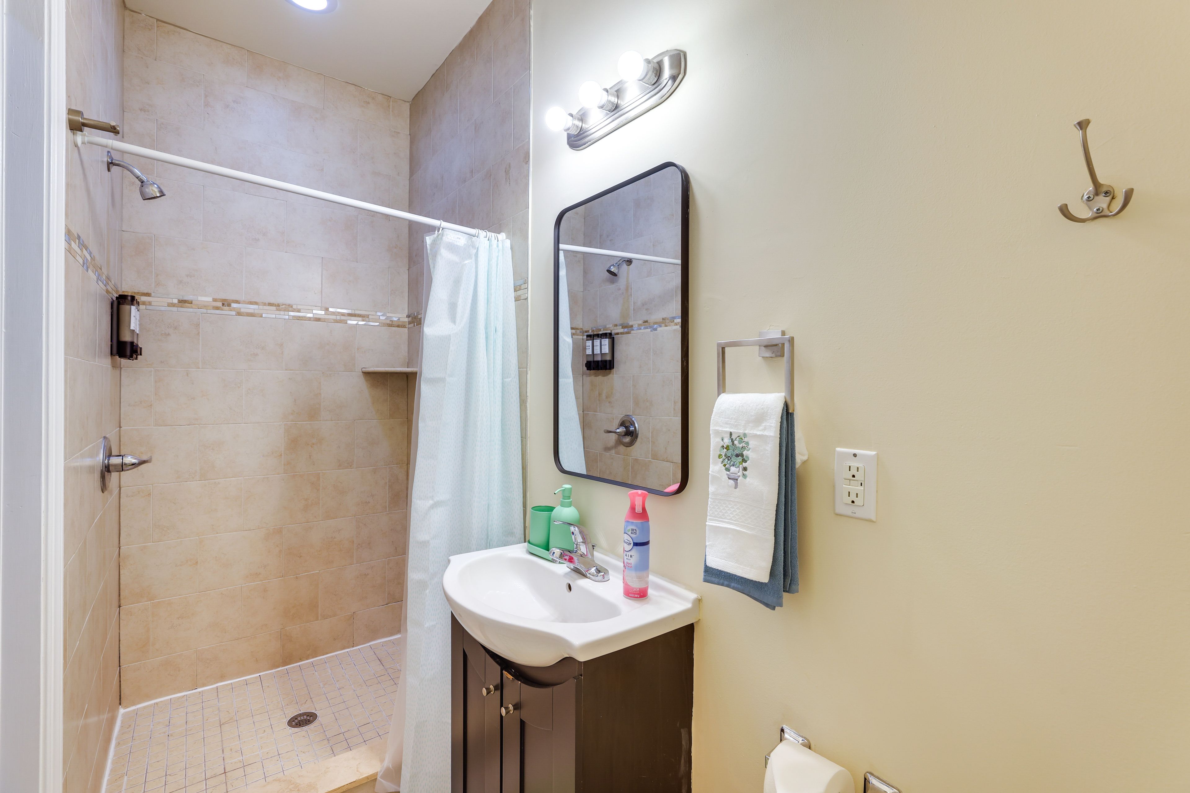 Full Bathroom | Main Level