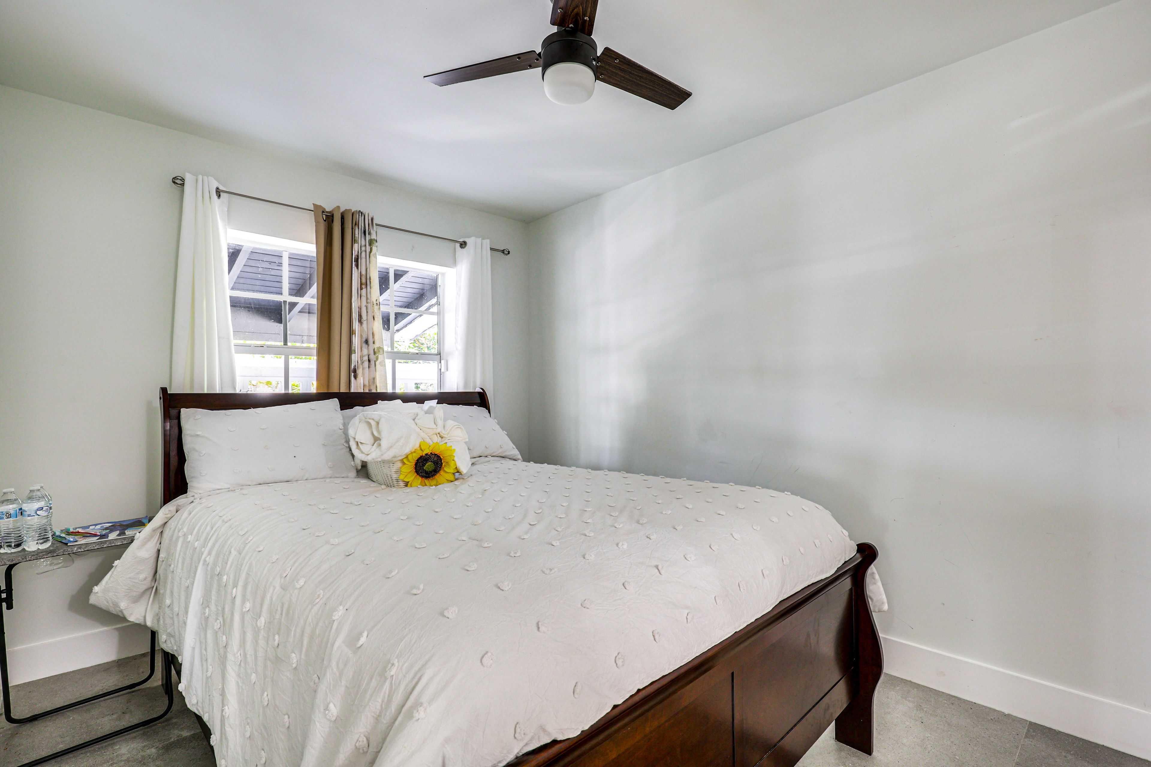 Bedroom 1 | Queen Bed