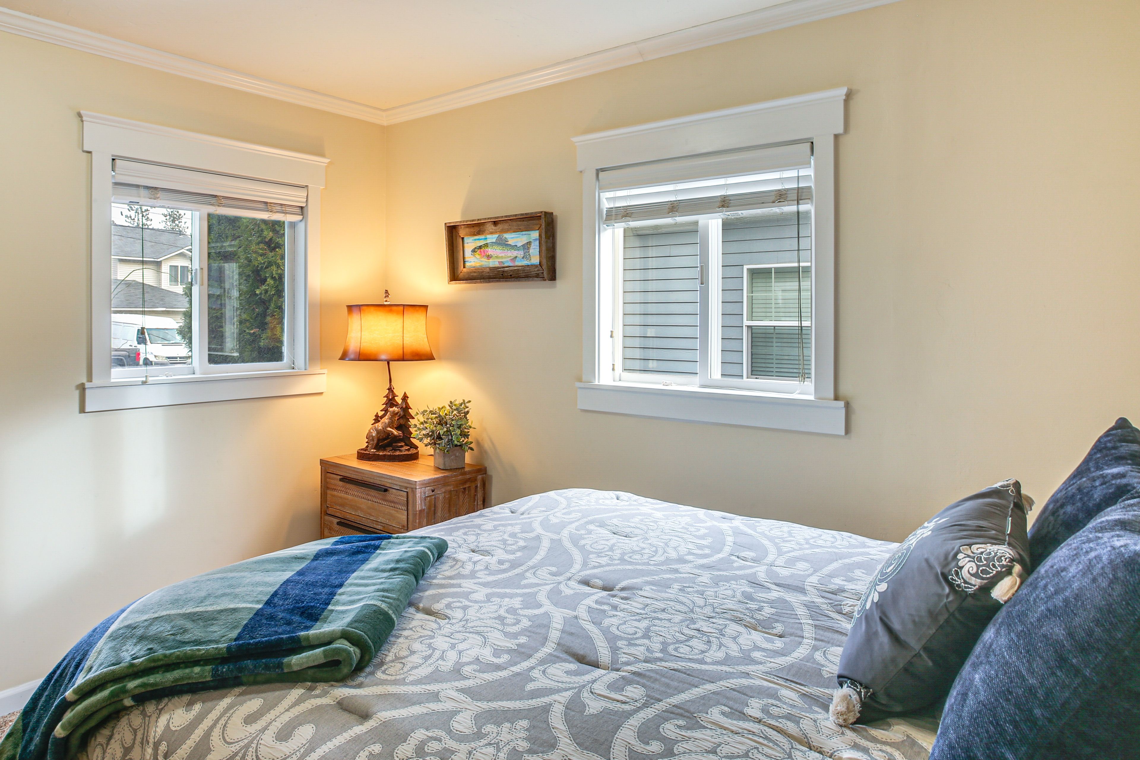 Bedroom 1 | Queen Bed