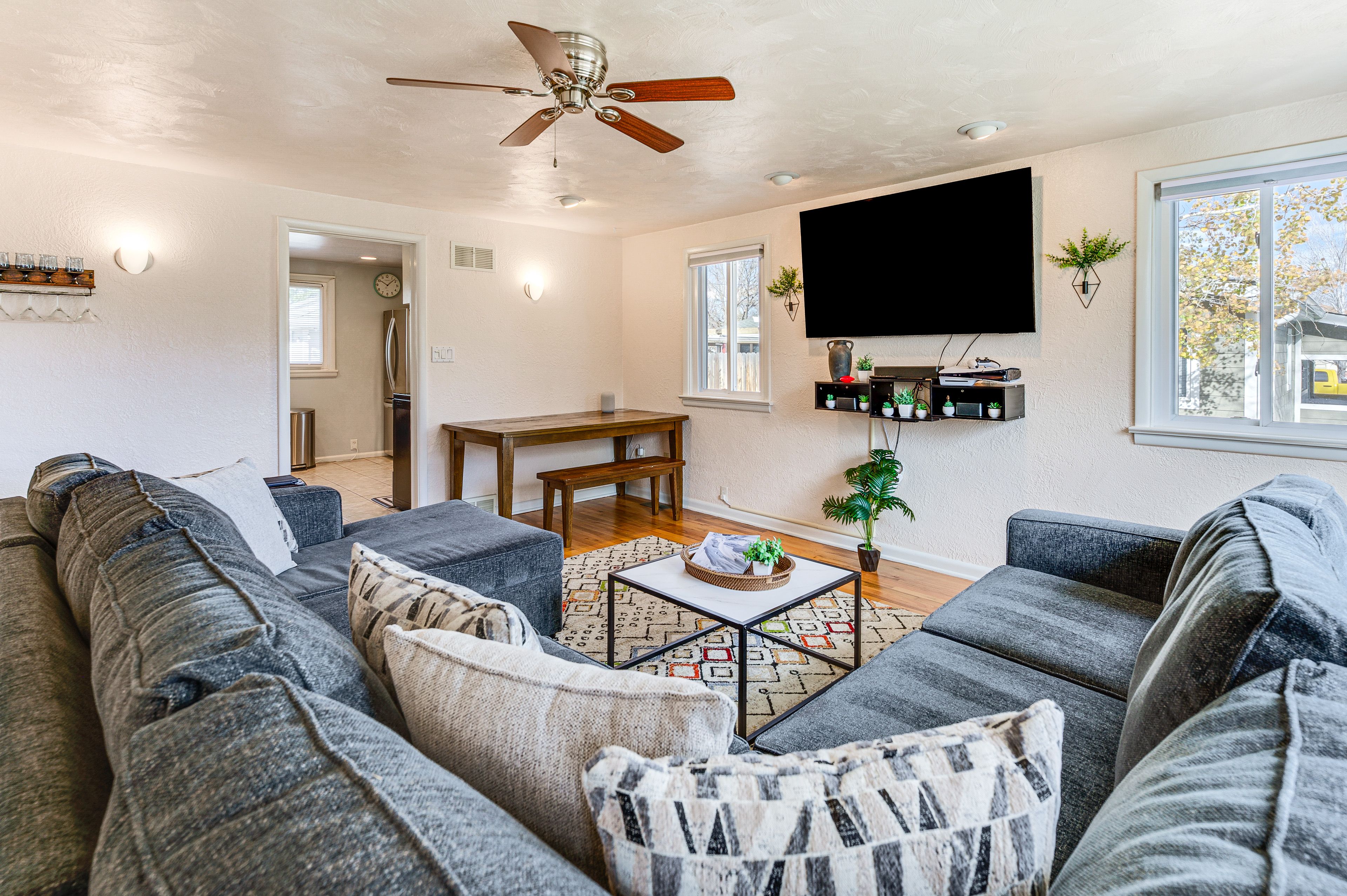 Lafayette Vacation Rental | 2BR | 1BA | 1,000 Sq Ft | Entryway Steps to Access