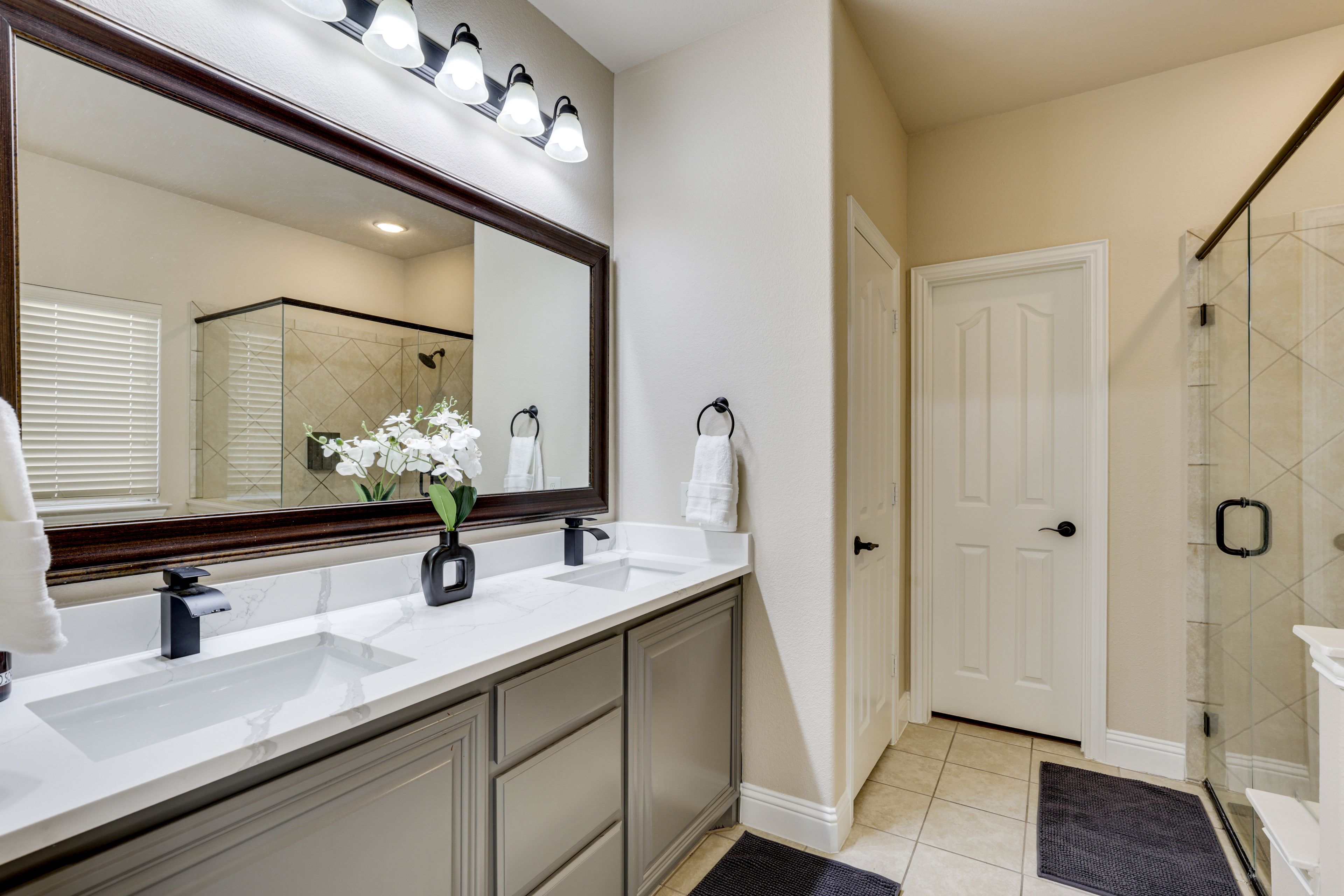 Full Bathroom | 1st Floor