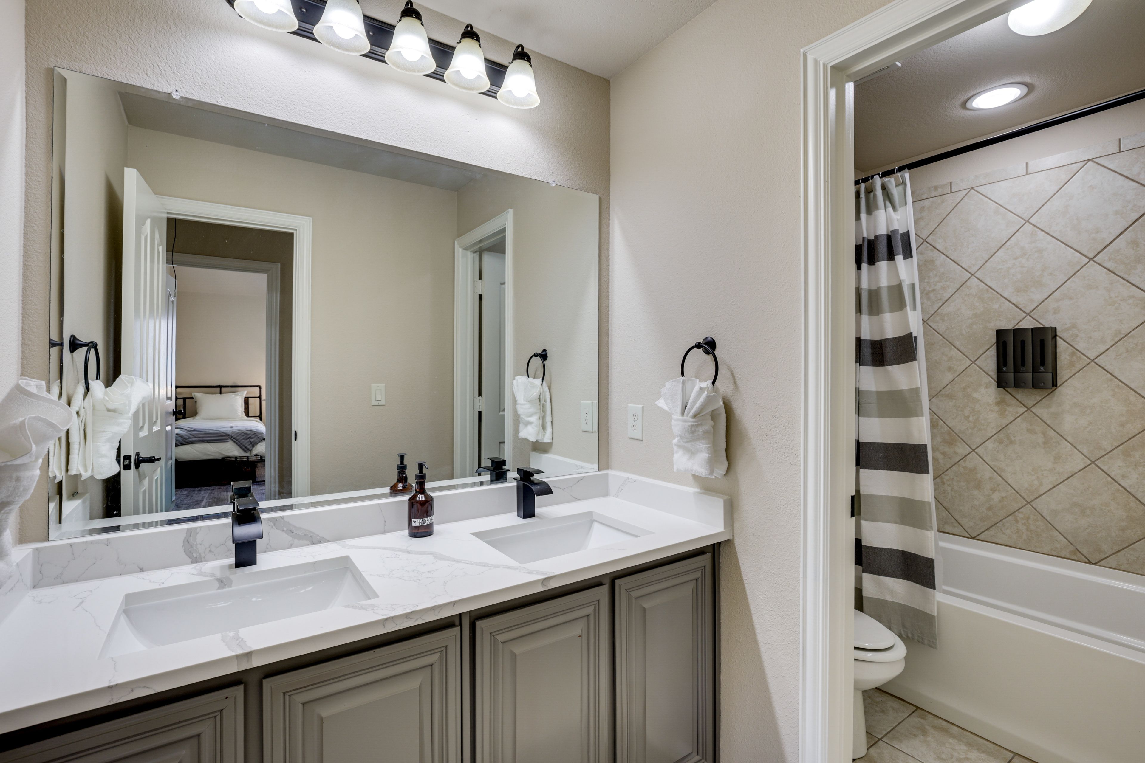 Full Bathroom | 2nd Floor