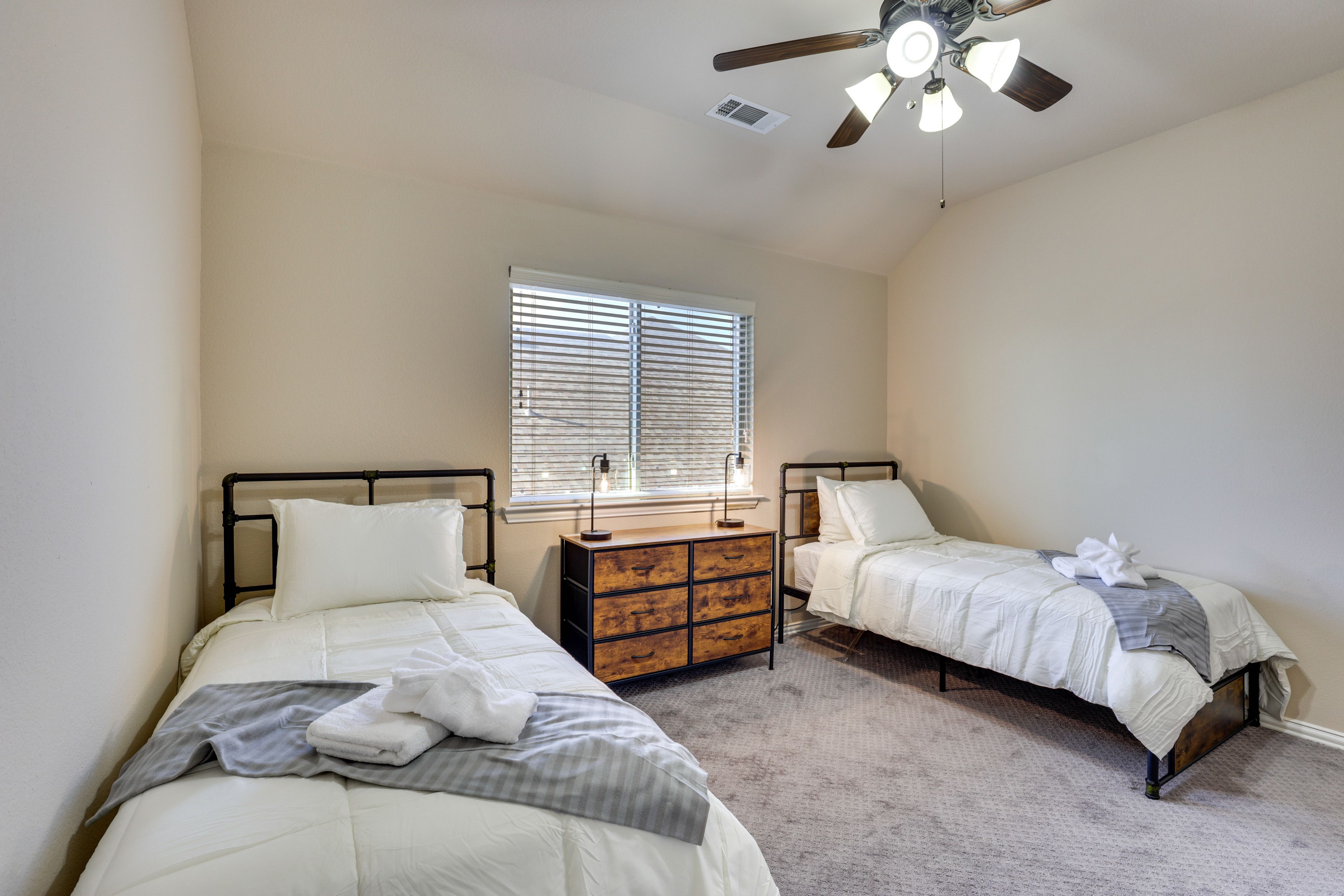 Bedroom 4 | 2nd Floor | 2 Twin Beds