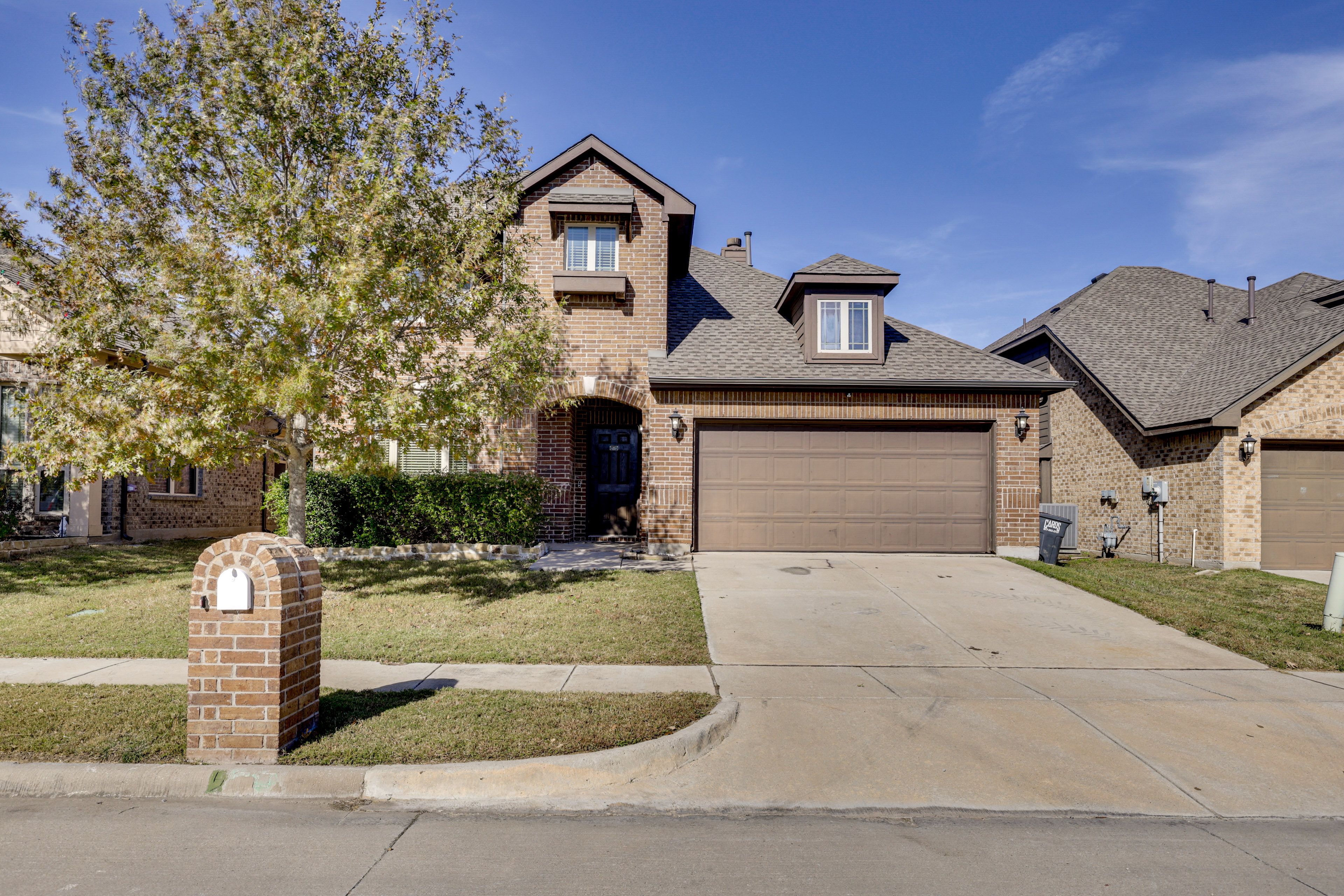 Exterior | Parking | Driveway (4 Vehicles)