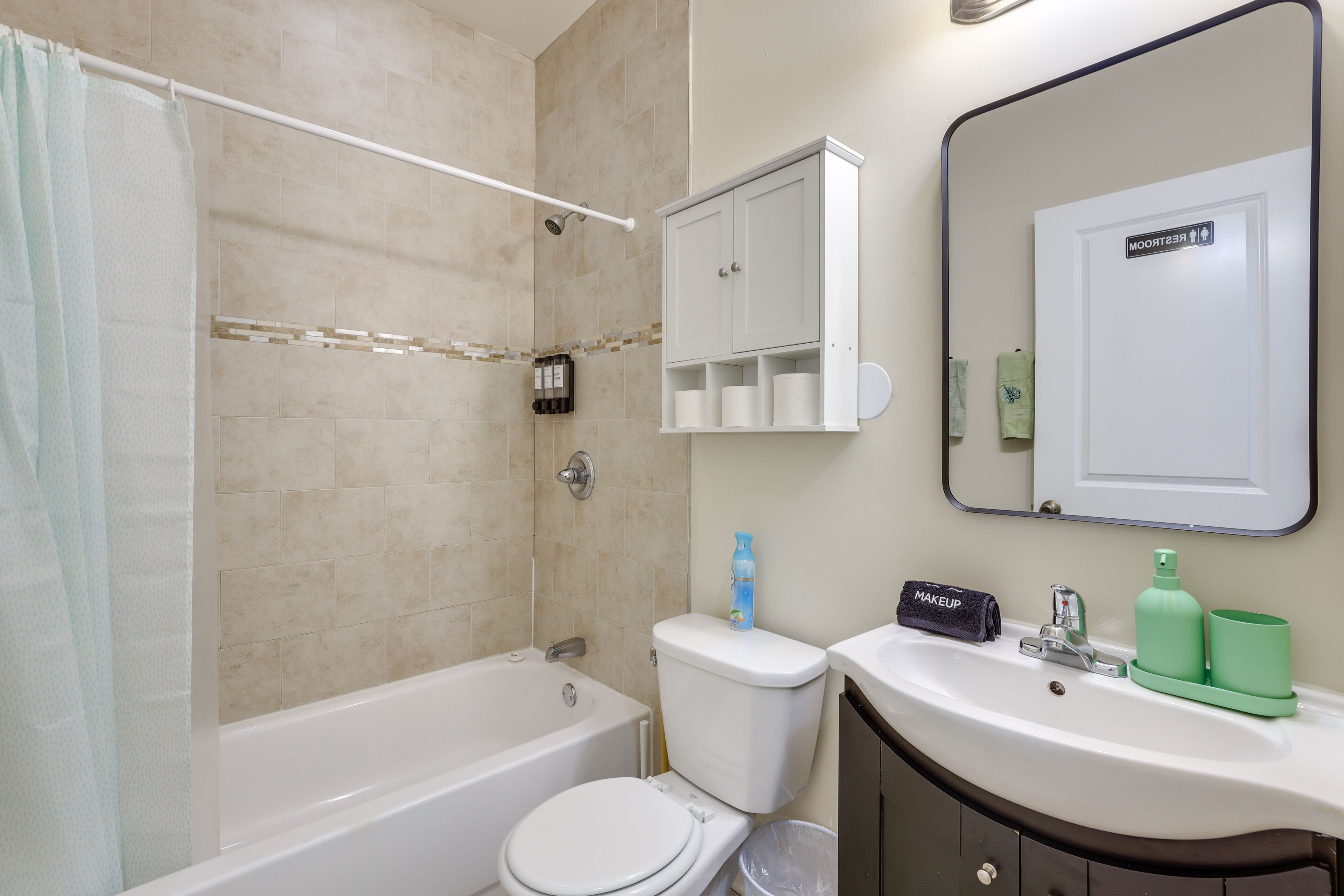 Full Bathroom | Main Level