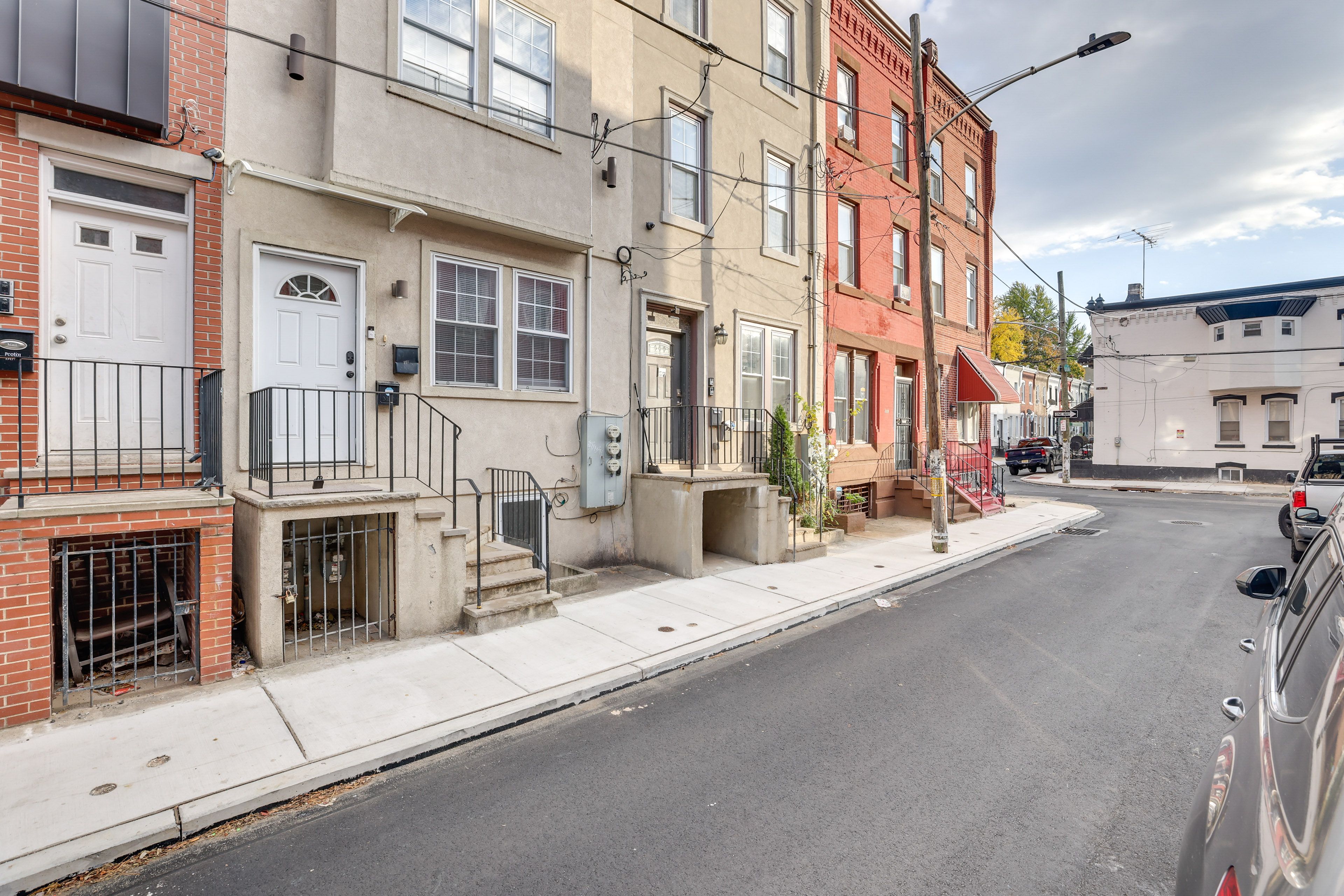 Rowhouse Exterior | Free Street Parking