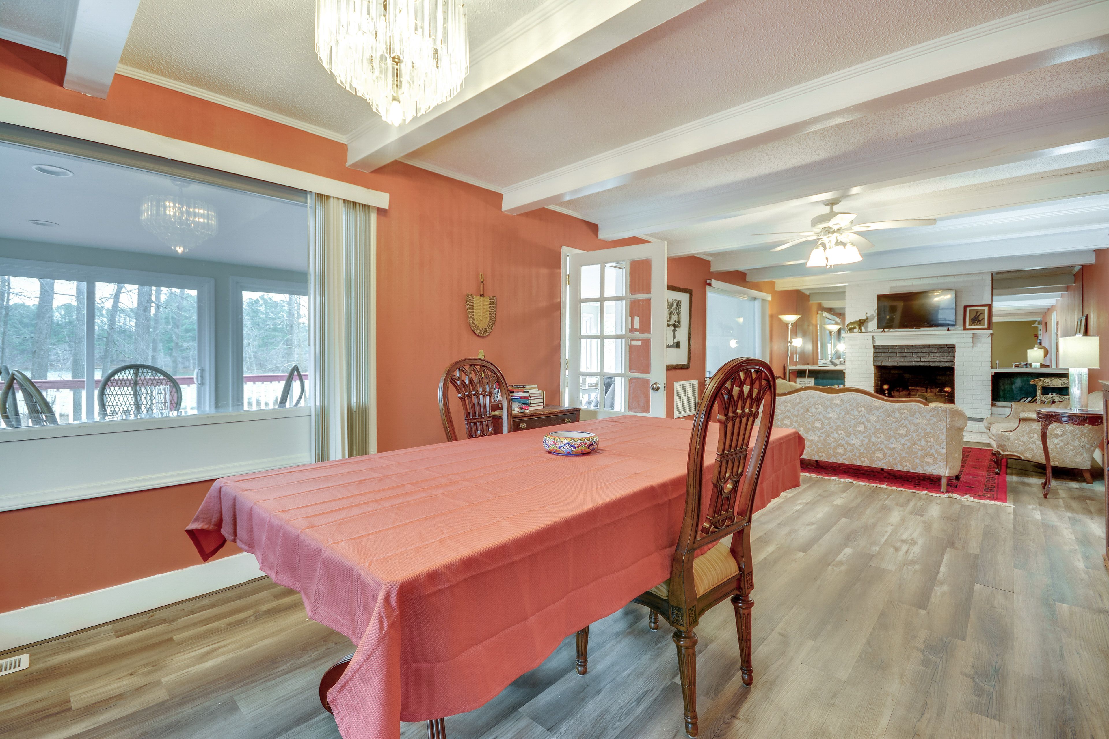 Dining Area | Dishware/Flatware Provided