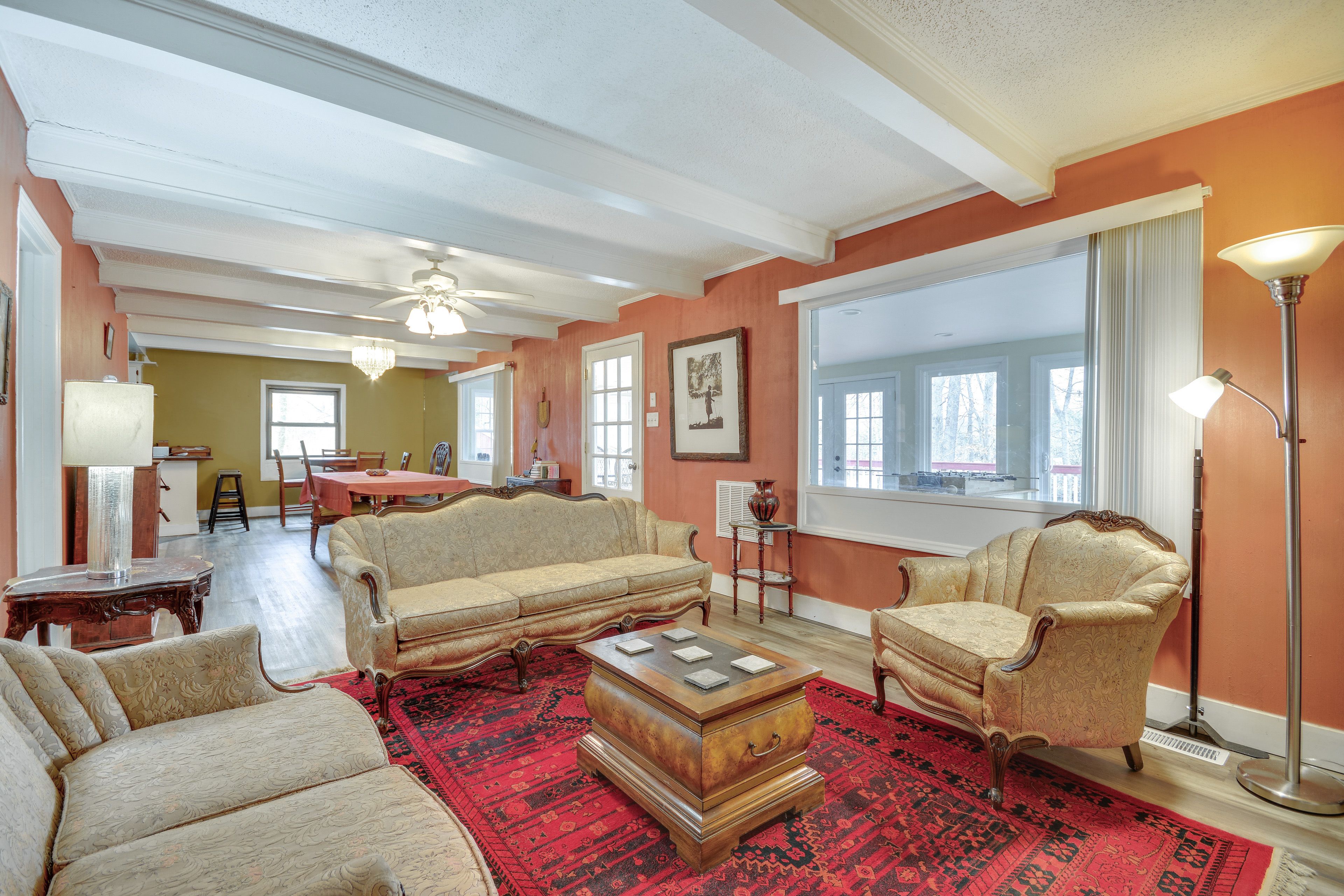 Living Room | Smart TV | Gas Fireplace