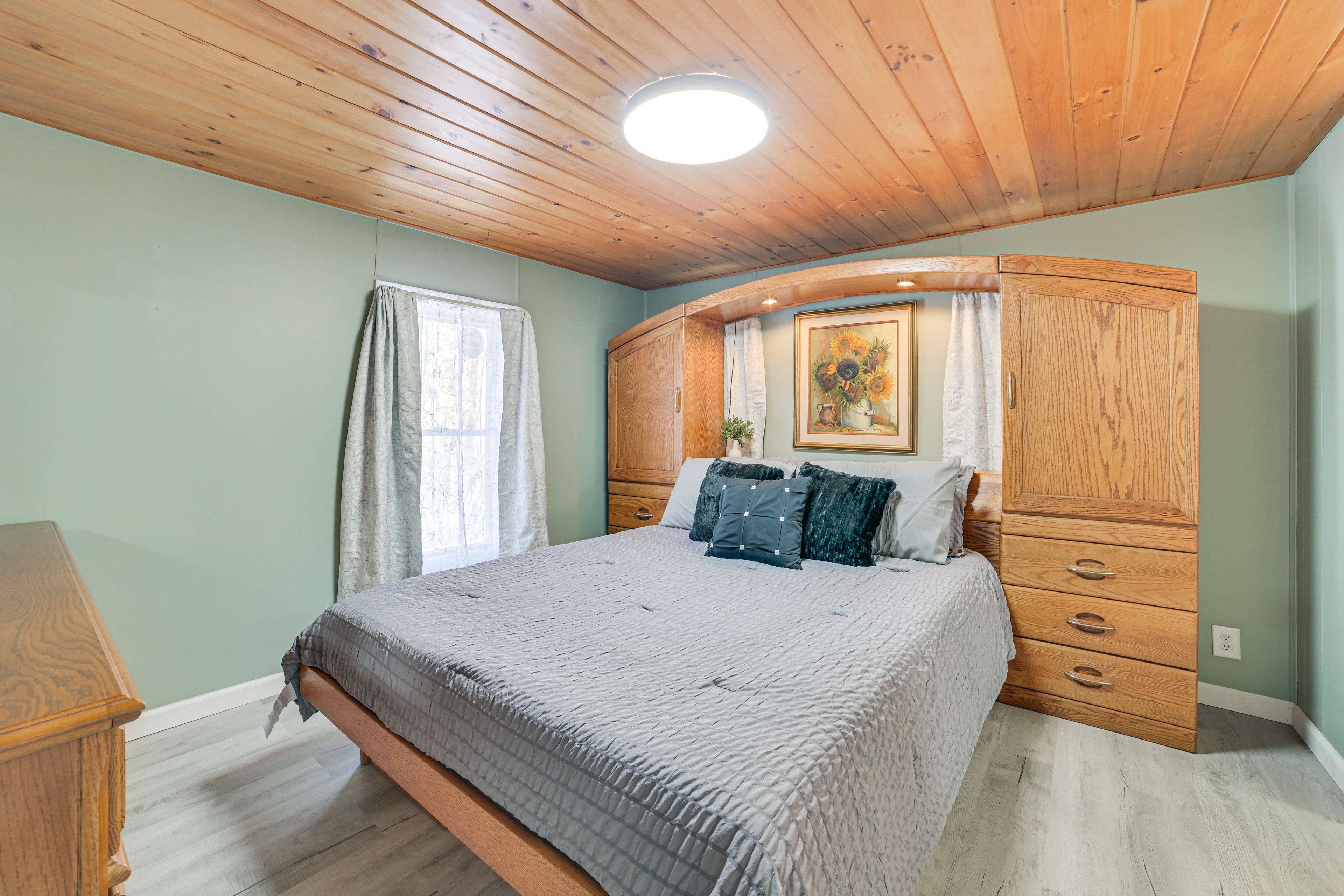 Bedroom 1 | Queen Bed | Linens Provided | En-Suite Bathroom