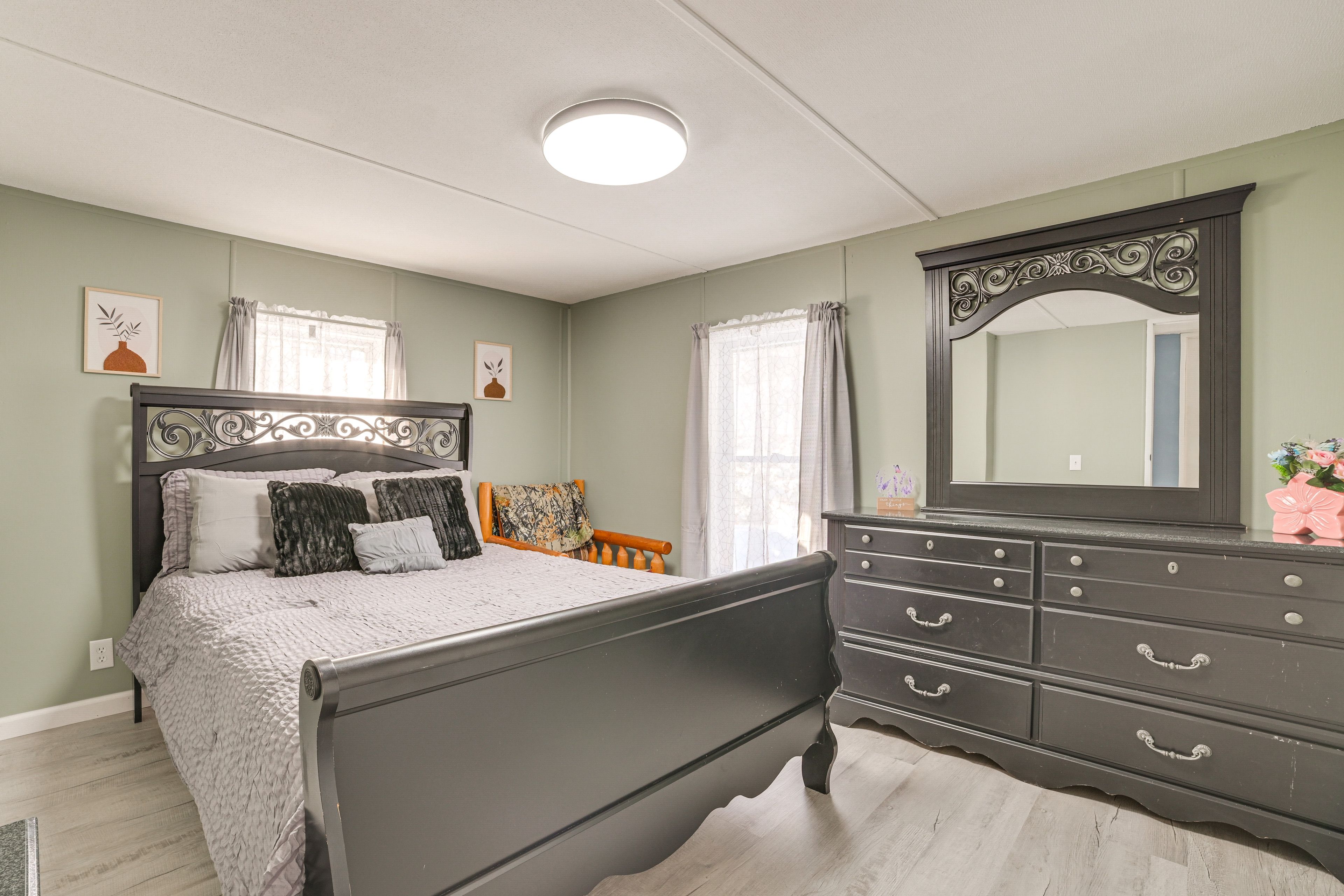 Bedroom 2 | Queen Bed