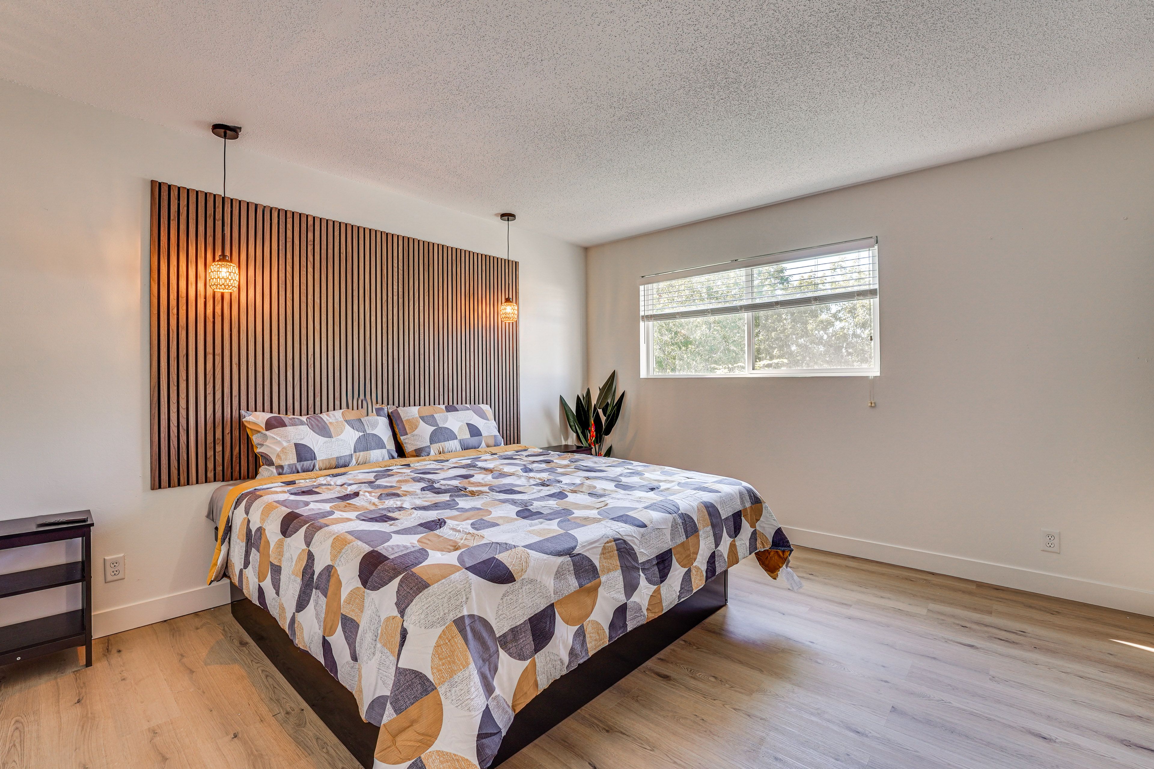 Bedroom 1 | King Bed