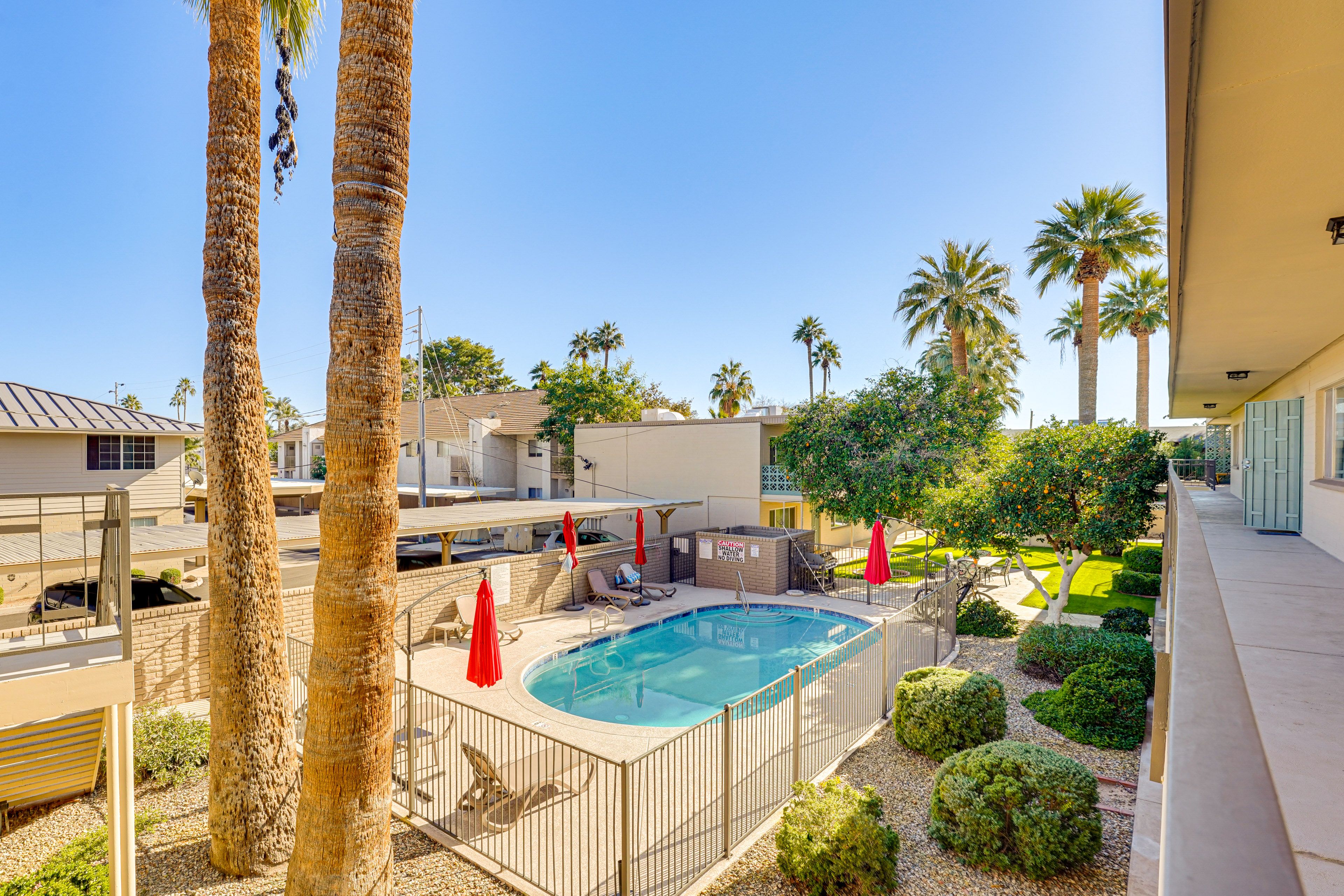 Fountainbleu Condos | Community Amenities | Addt'l Street Parking Available