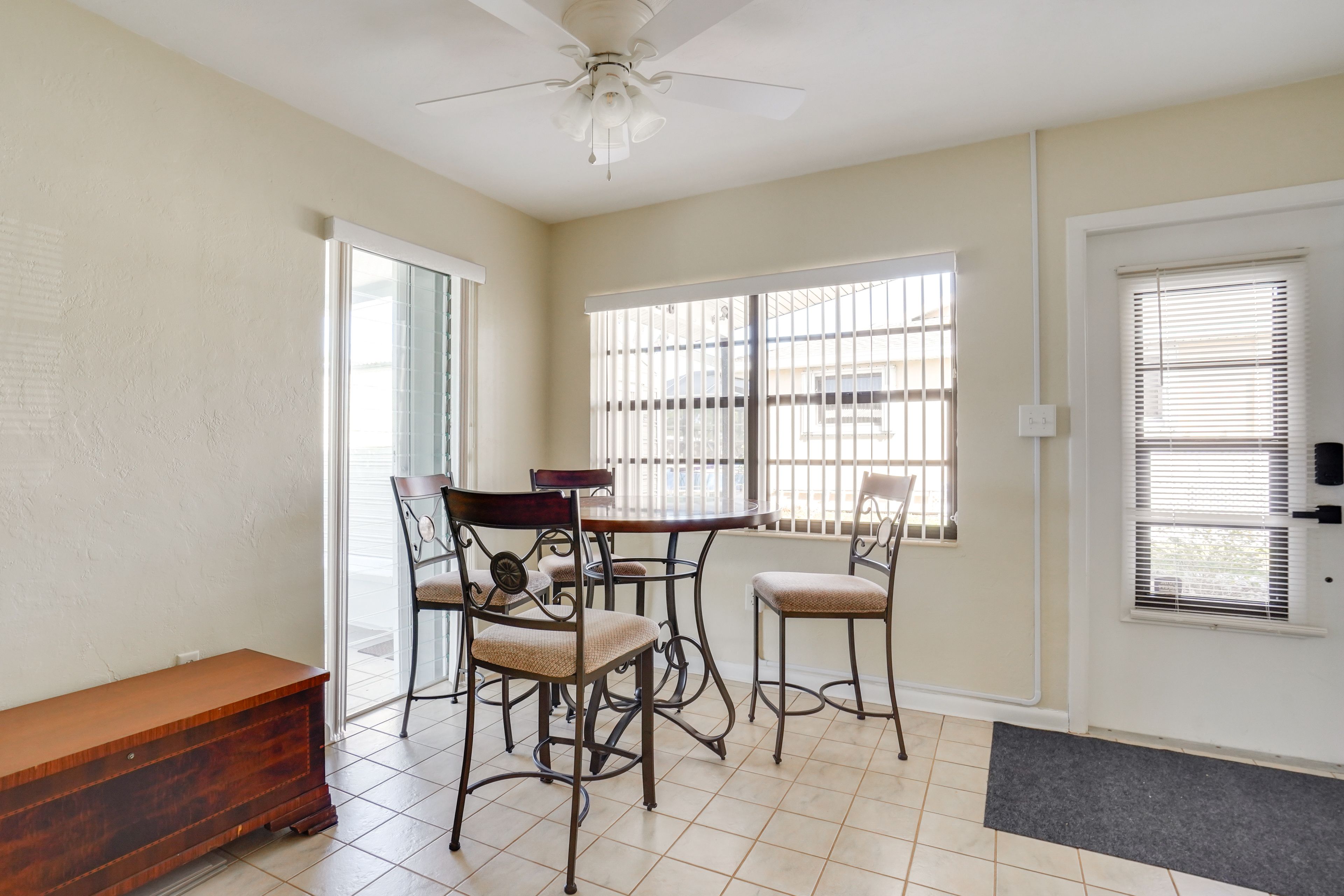 Dining Area | Dining Table | Dishware/Flatware