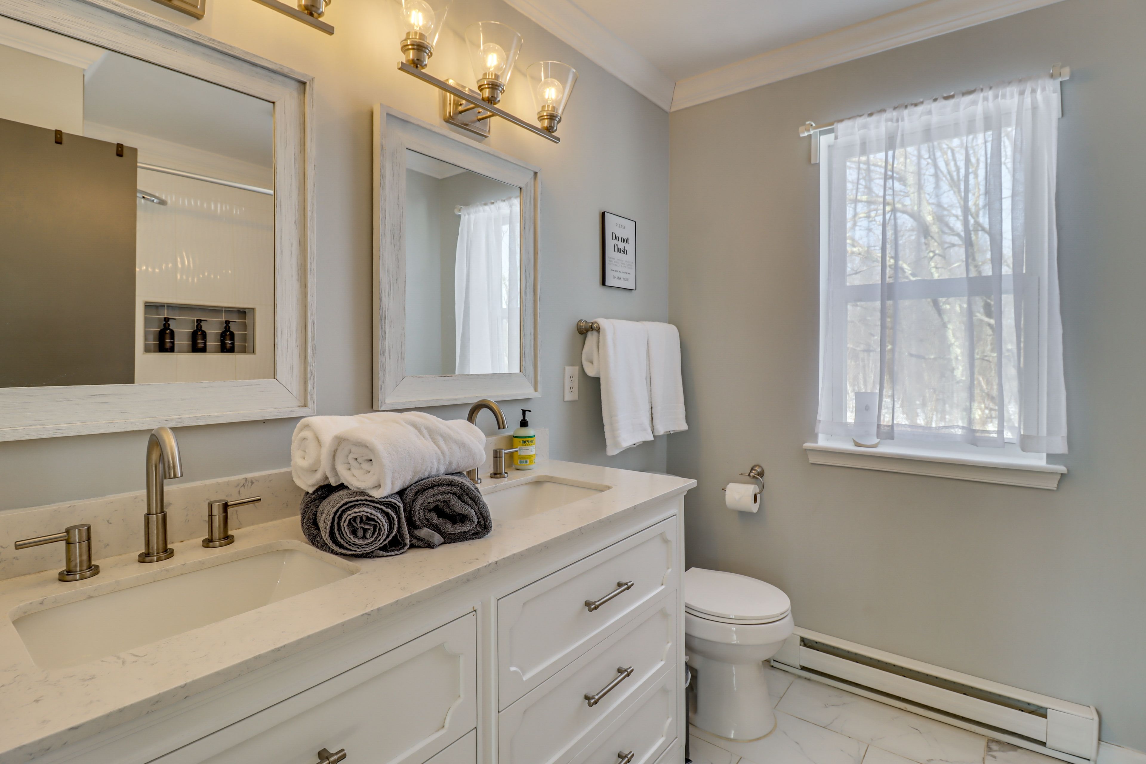 Full Bathroom | 2nd Floor