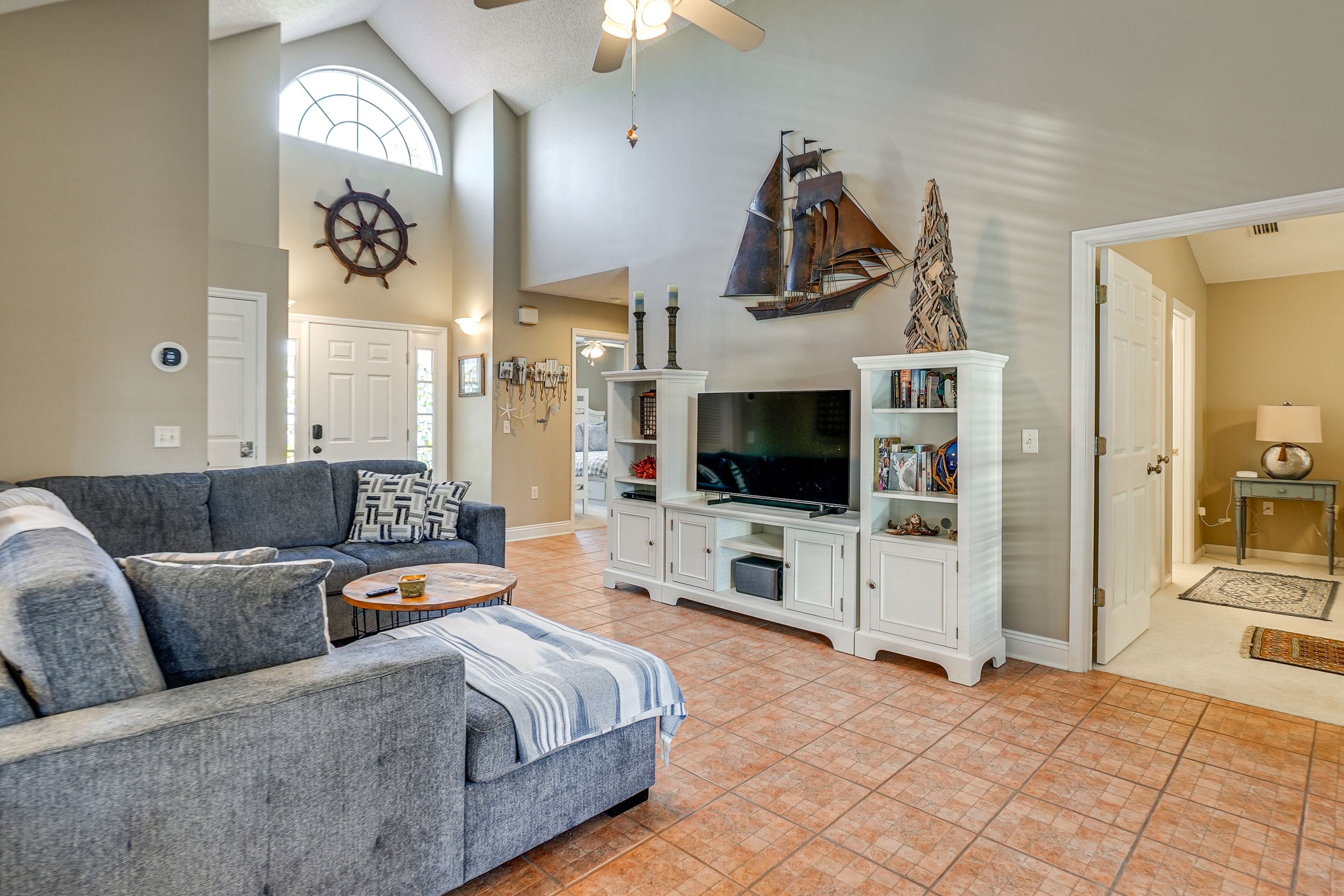 Living Room | Full Sleeper Sofa | Smart TV | Free WiFi