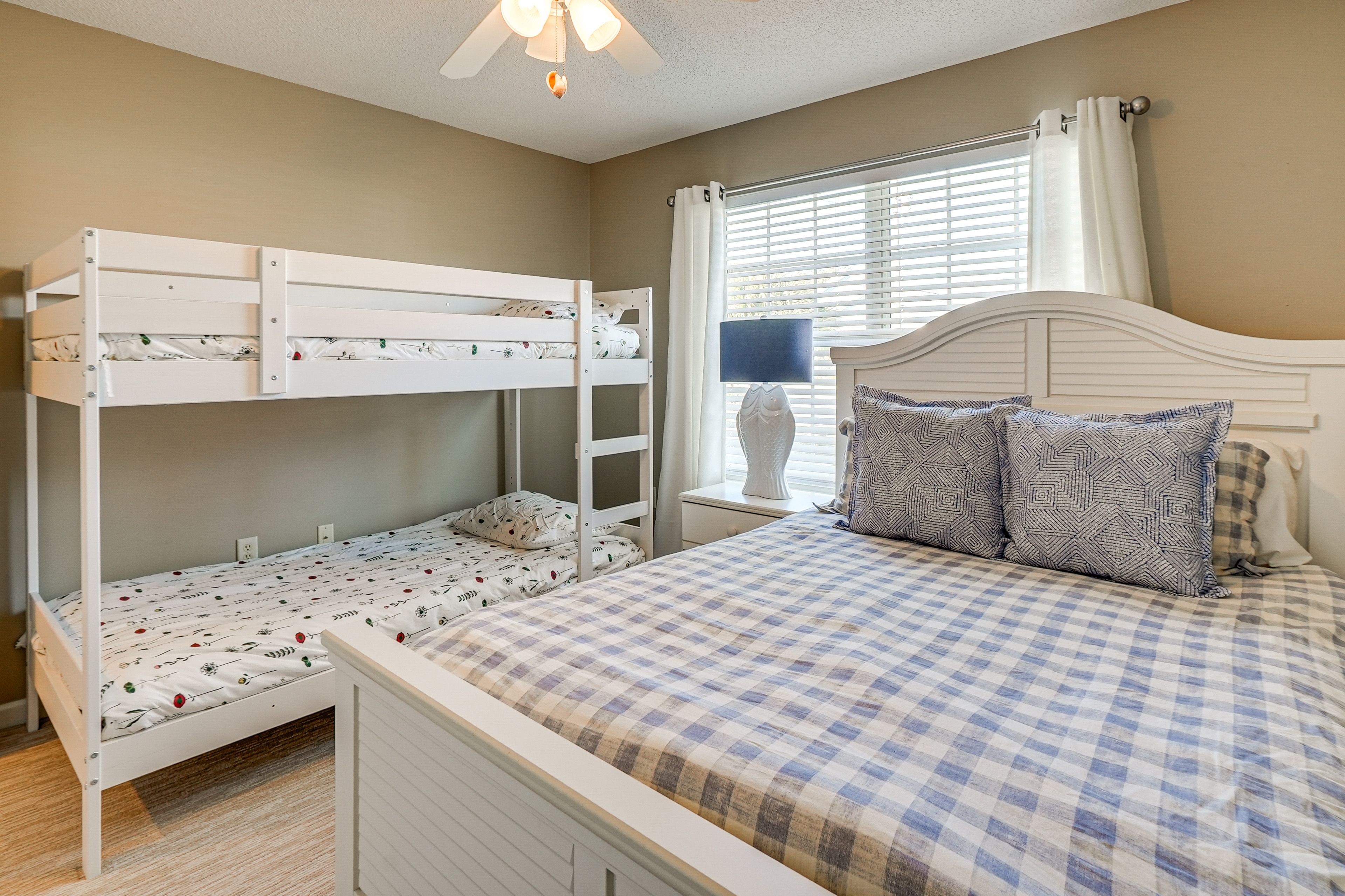 Bedroom 2 | Queen Bed | Twin Bunk Bed