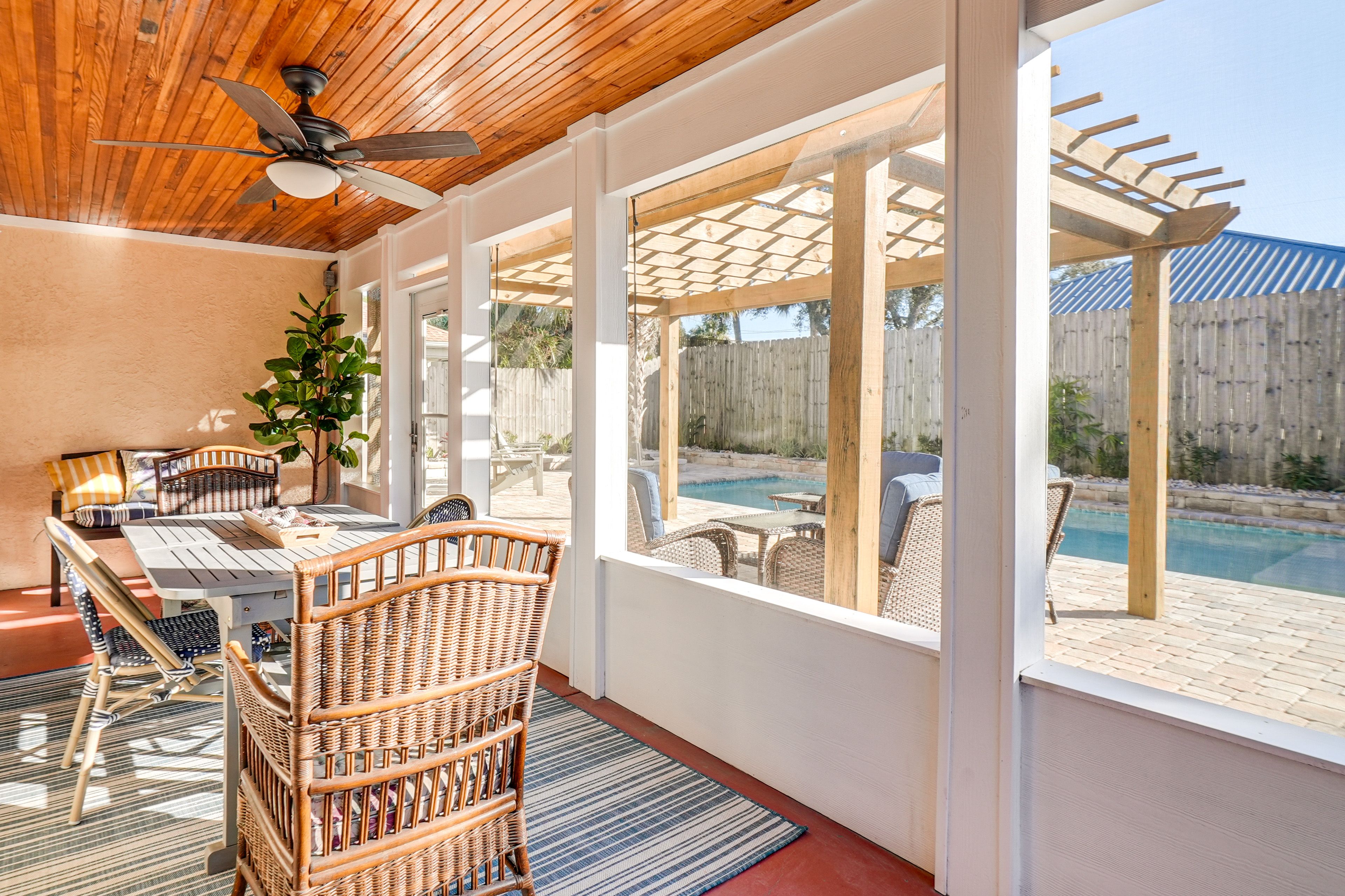 Screened Porch | Additional Dining Area
