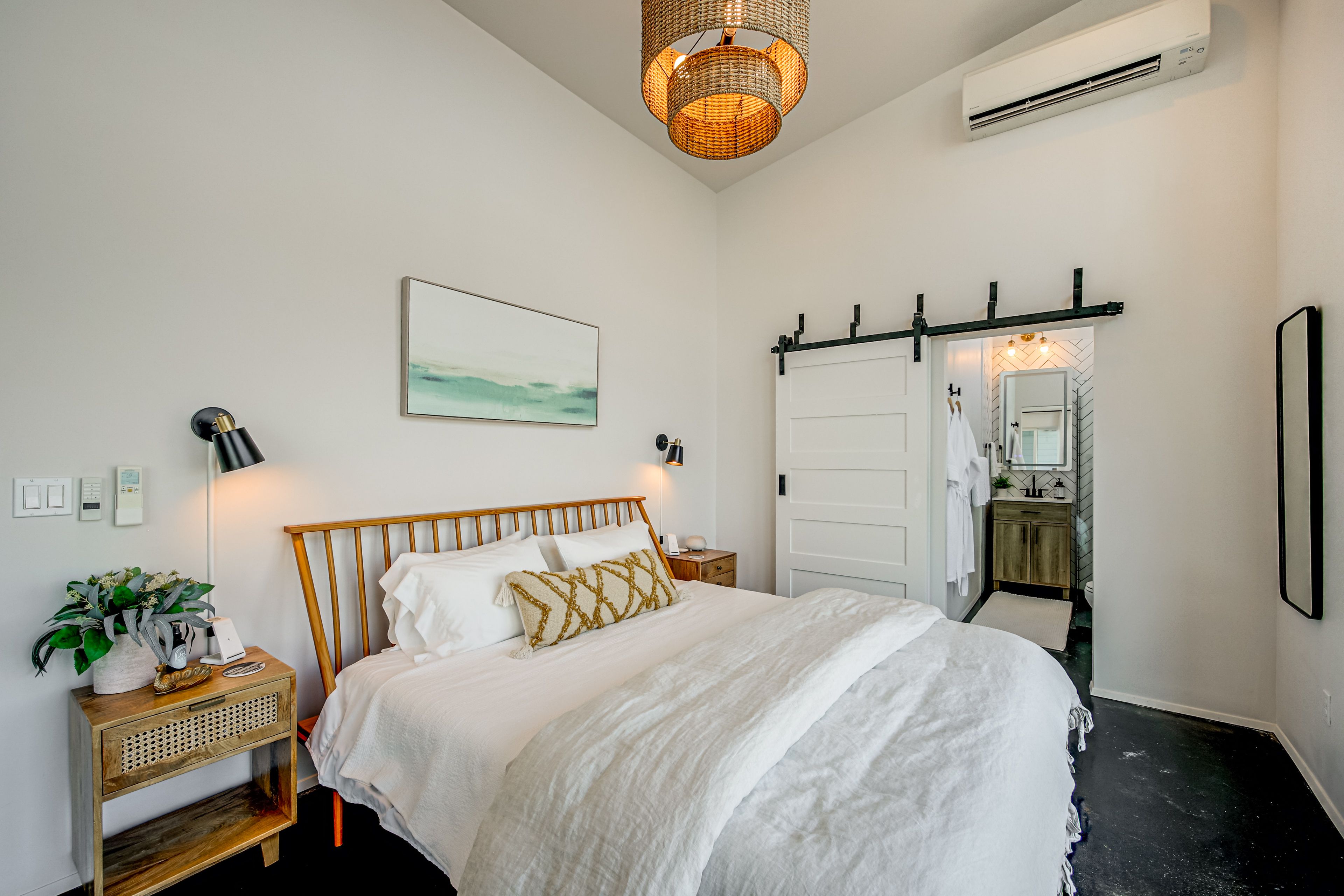 Bedroom 1 | King Bed