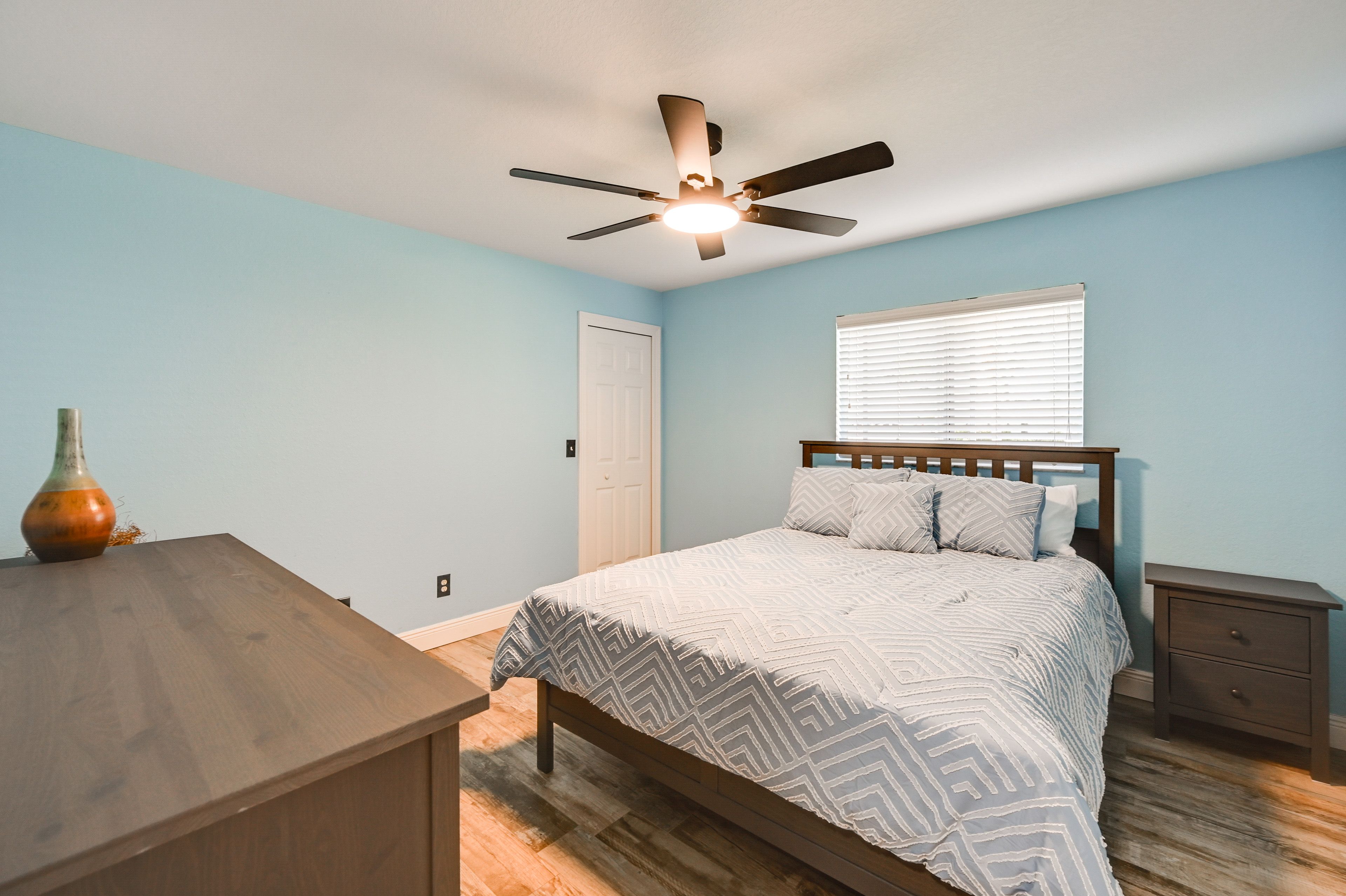 Bedroom 3 | Queen Bed