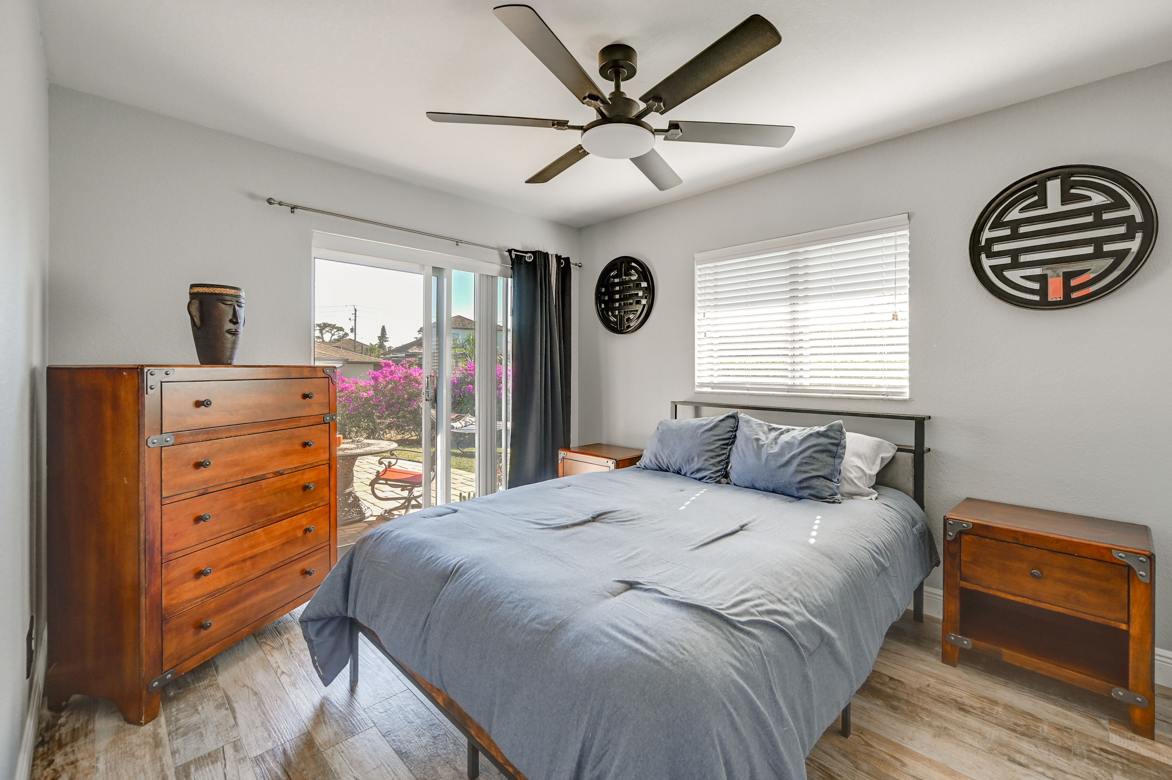 Bedroom 2 | Queen Bed