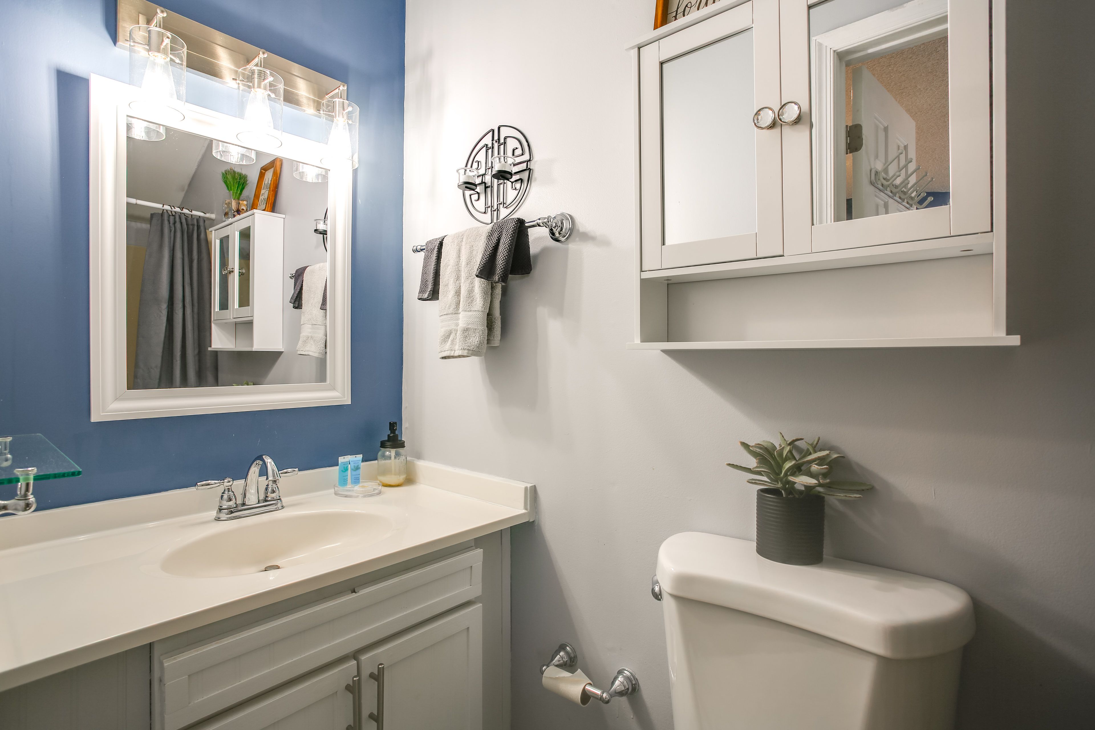 Full Bath | Towels | Hair Dryer | 2nd Floor