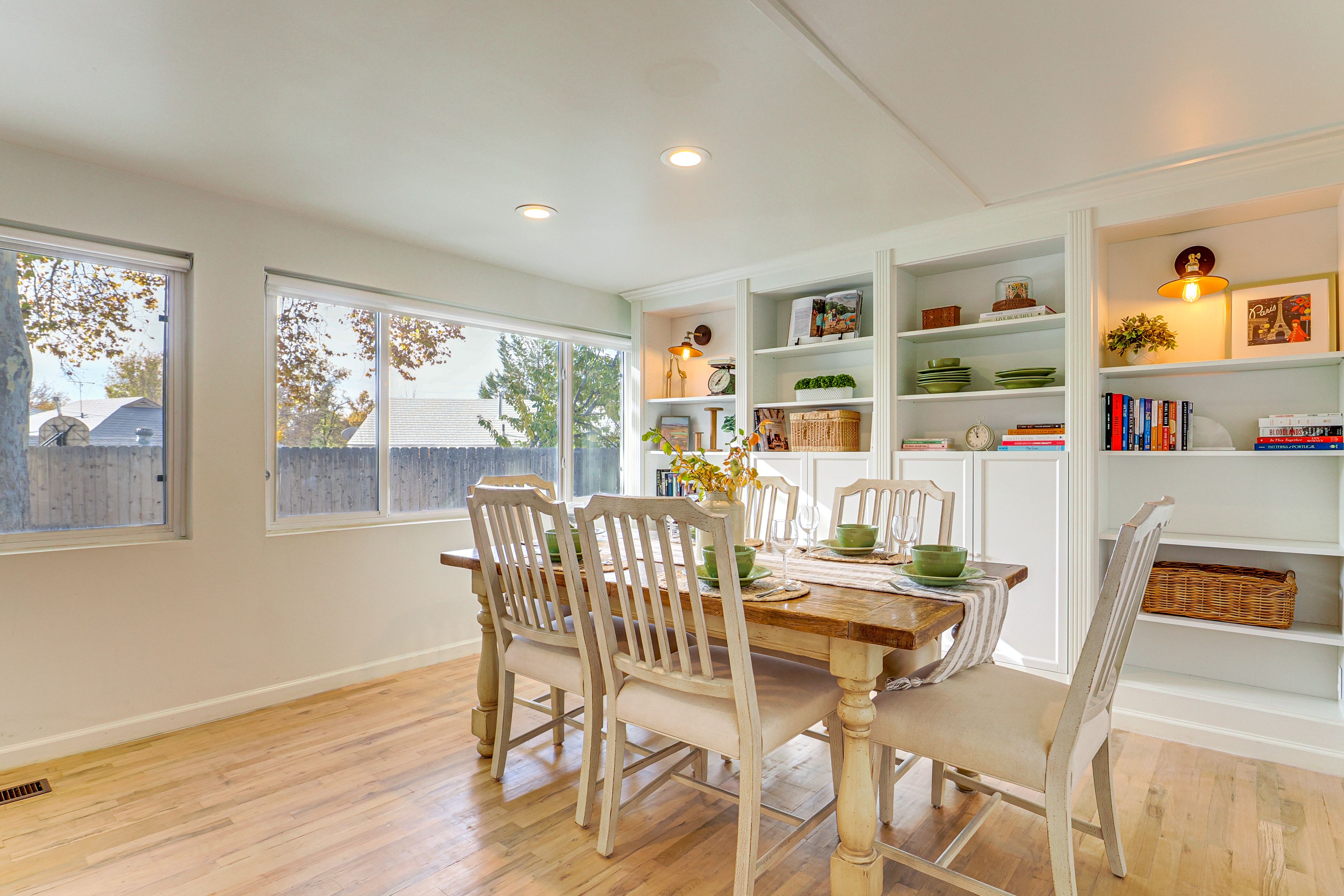 Dining Area | Dishware/Flatware