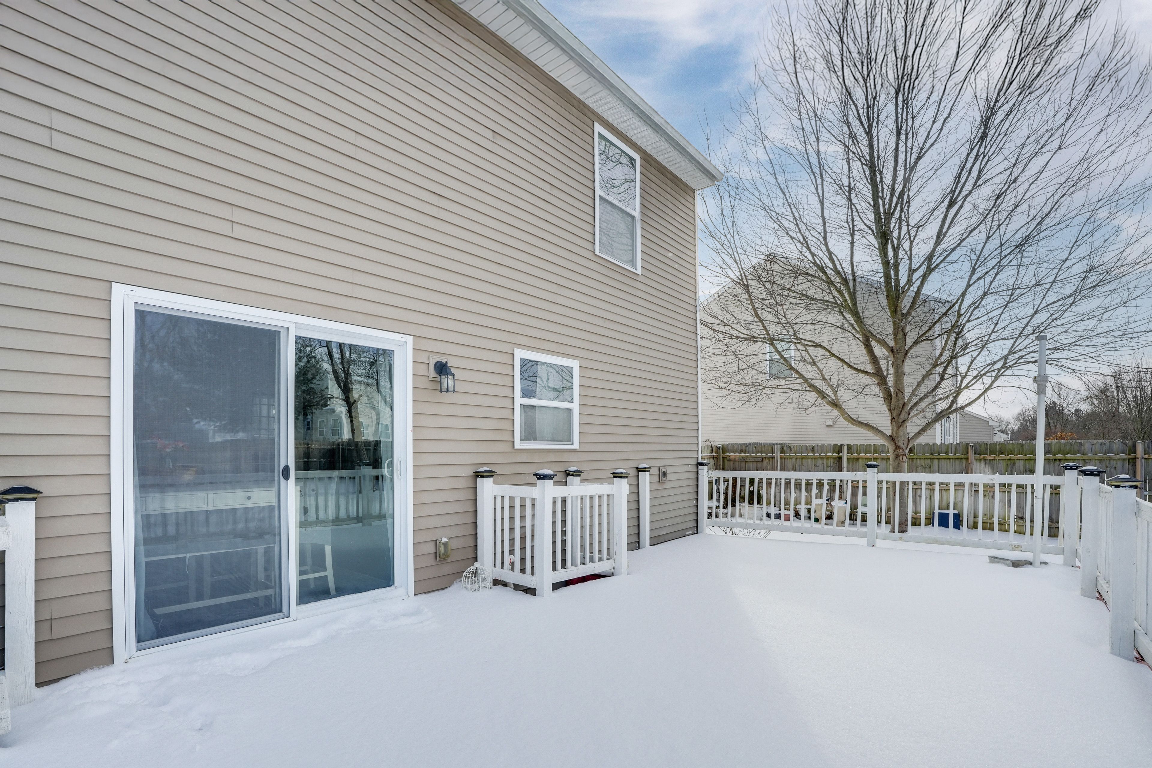House Exterior | Seasonal Deck