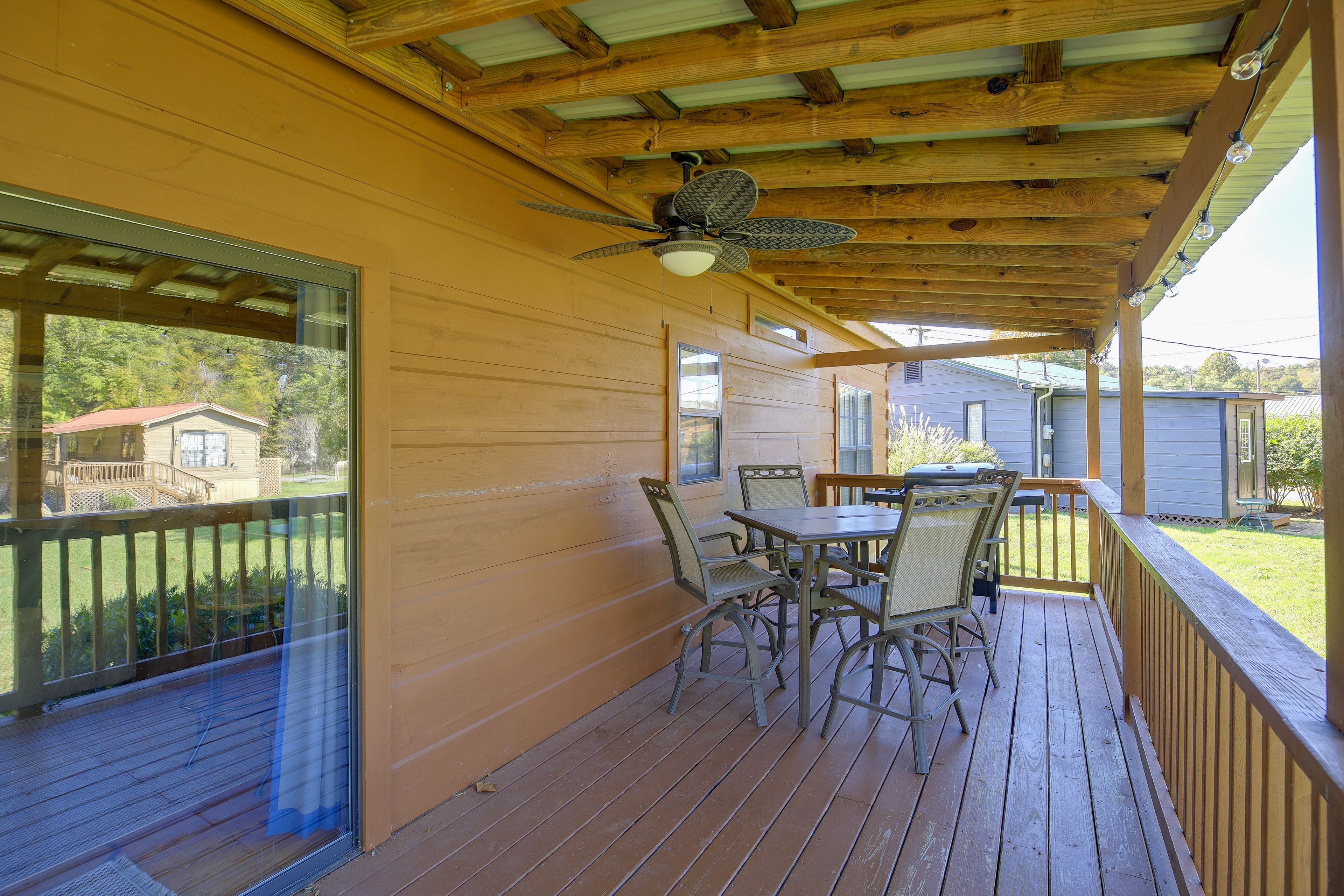 Deck | Outdoor Dining Area | Gas Grill