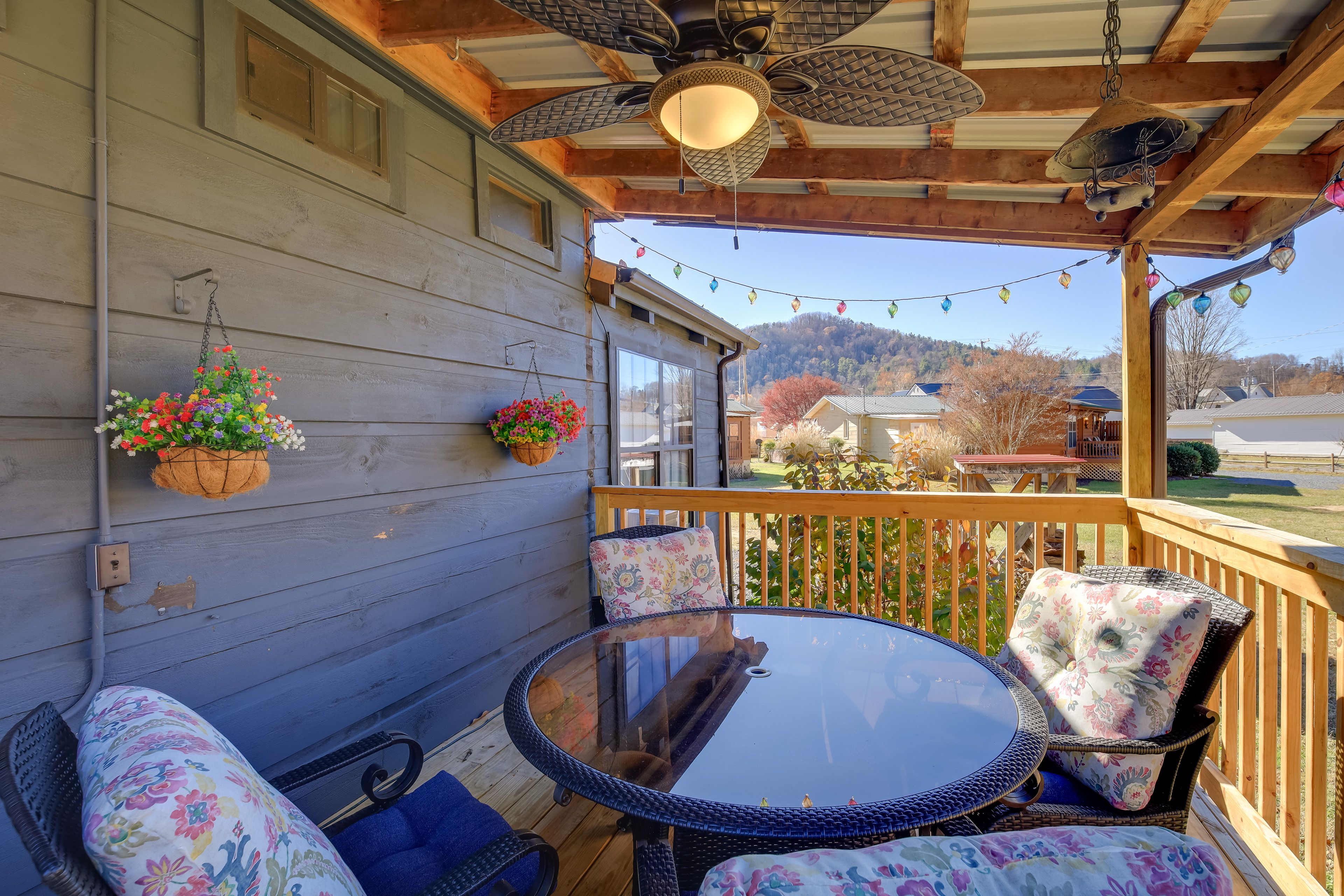 Damascus Vacation Rental | 1BR | 1BA | 840 Sq Ft | 5 Steps to Access