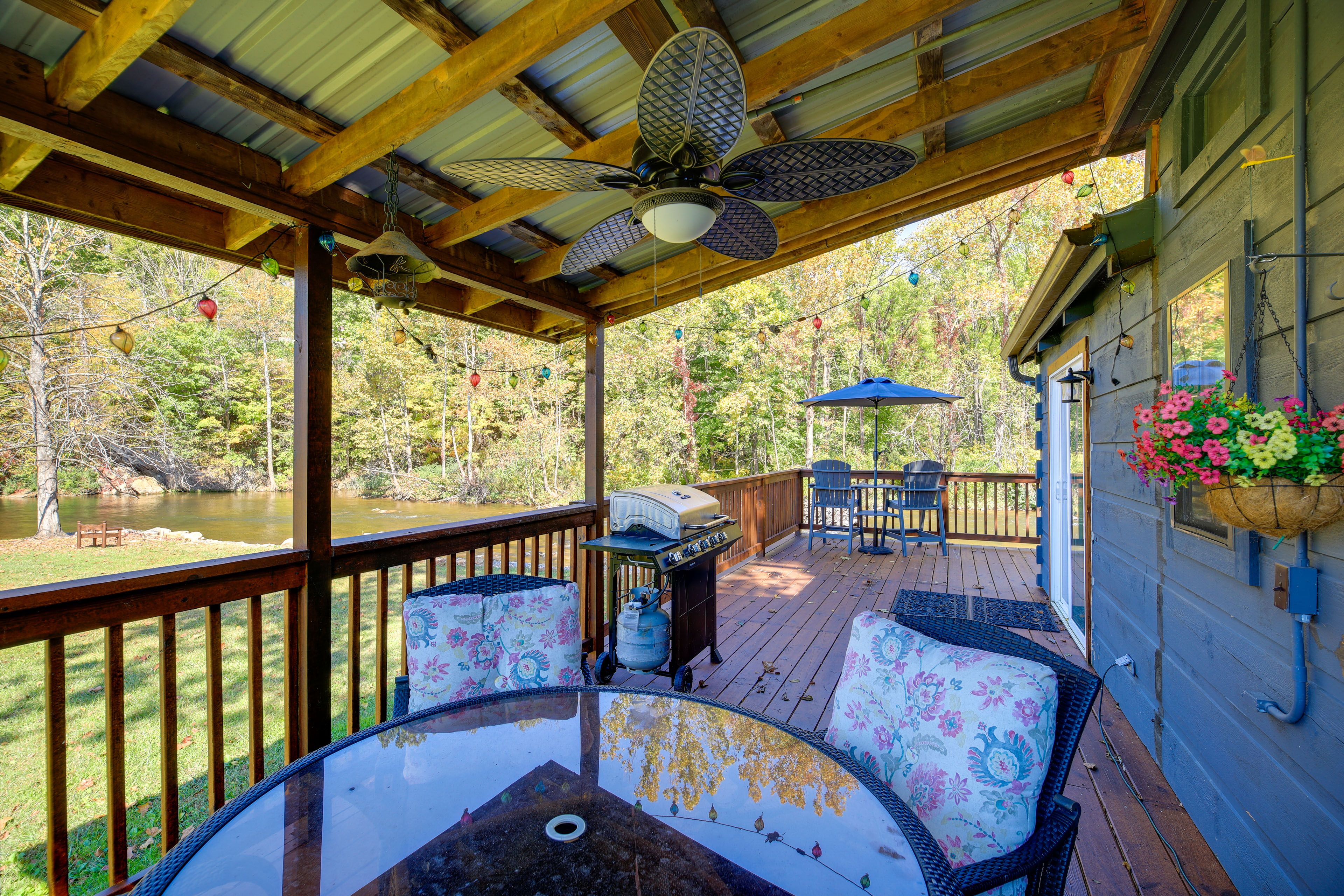 Damascus Vacation Rental | 1BR | 1BA | 840 Sq Ft | 5 Steps to Access