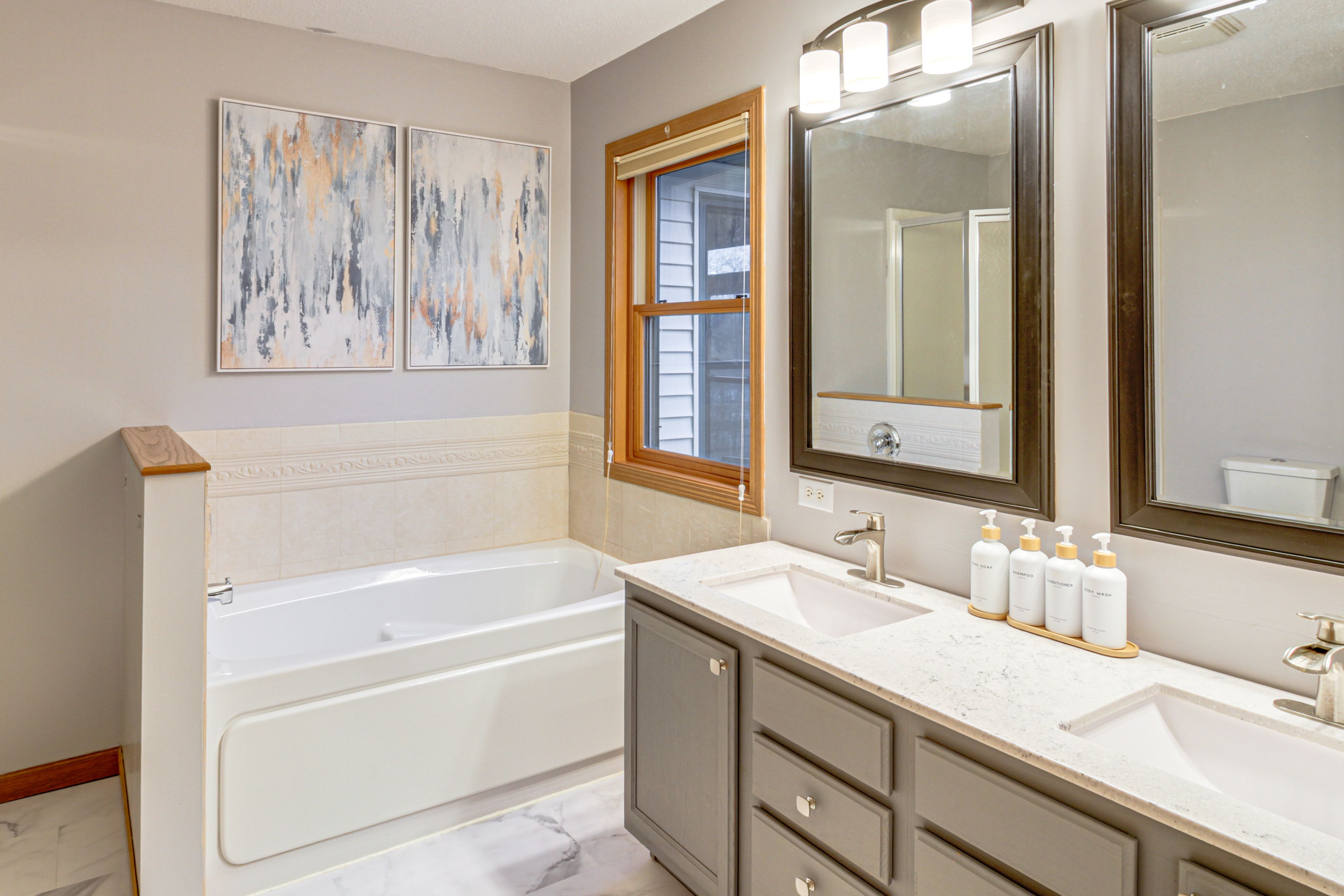 En-Suite Bathroom | Shower | Towels Provided | Main Level