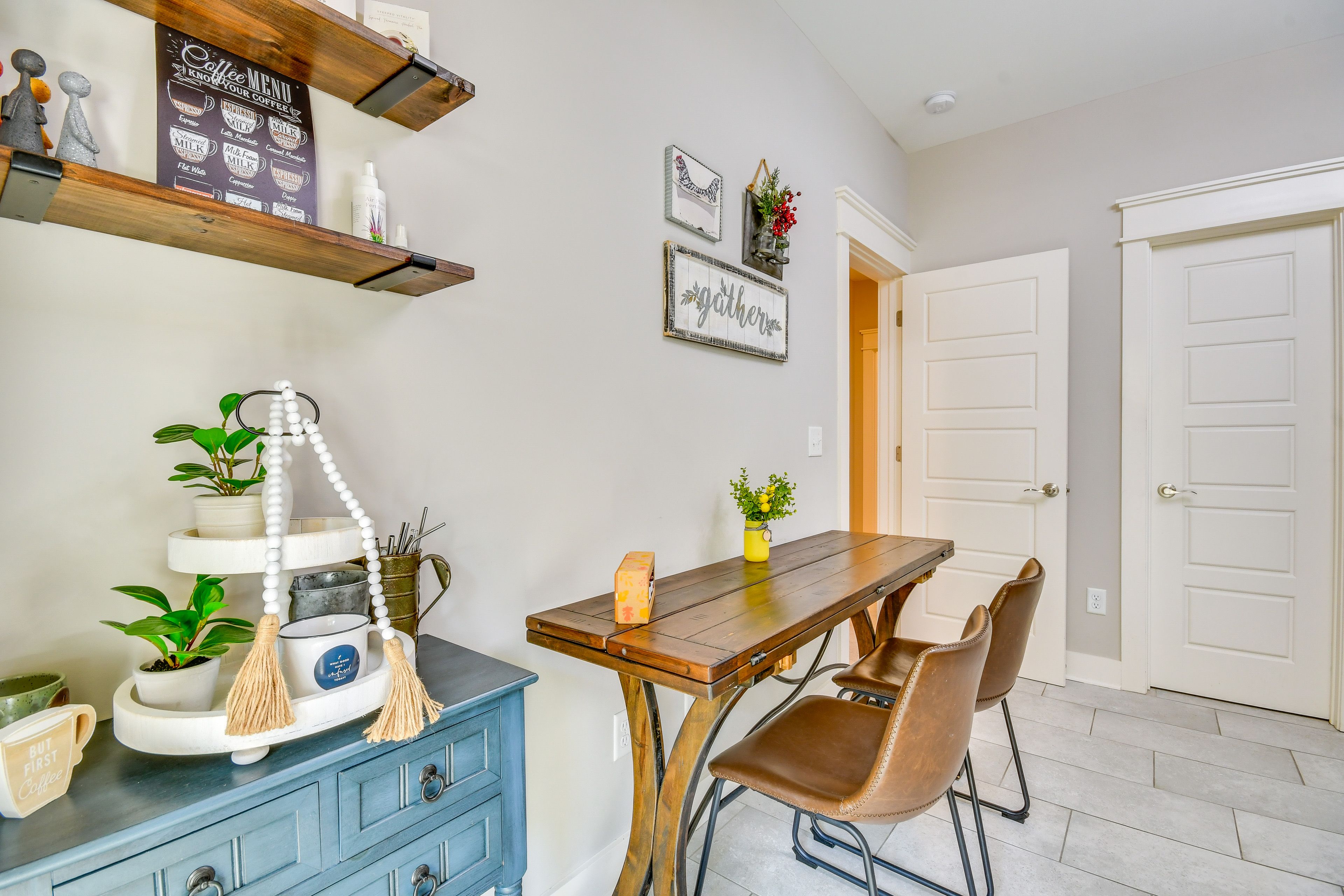 Dining Area | Free WiFi