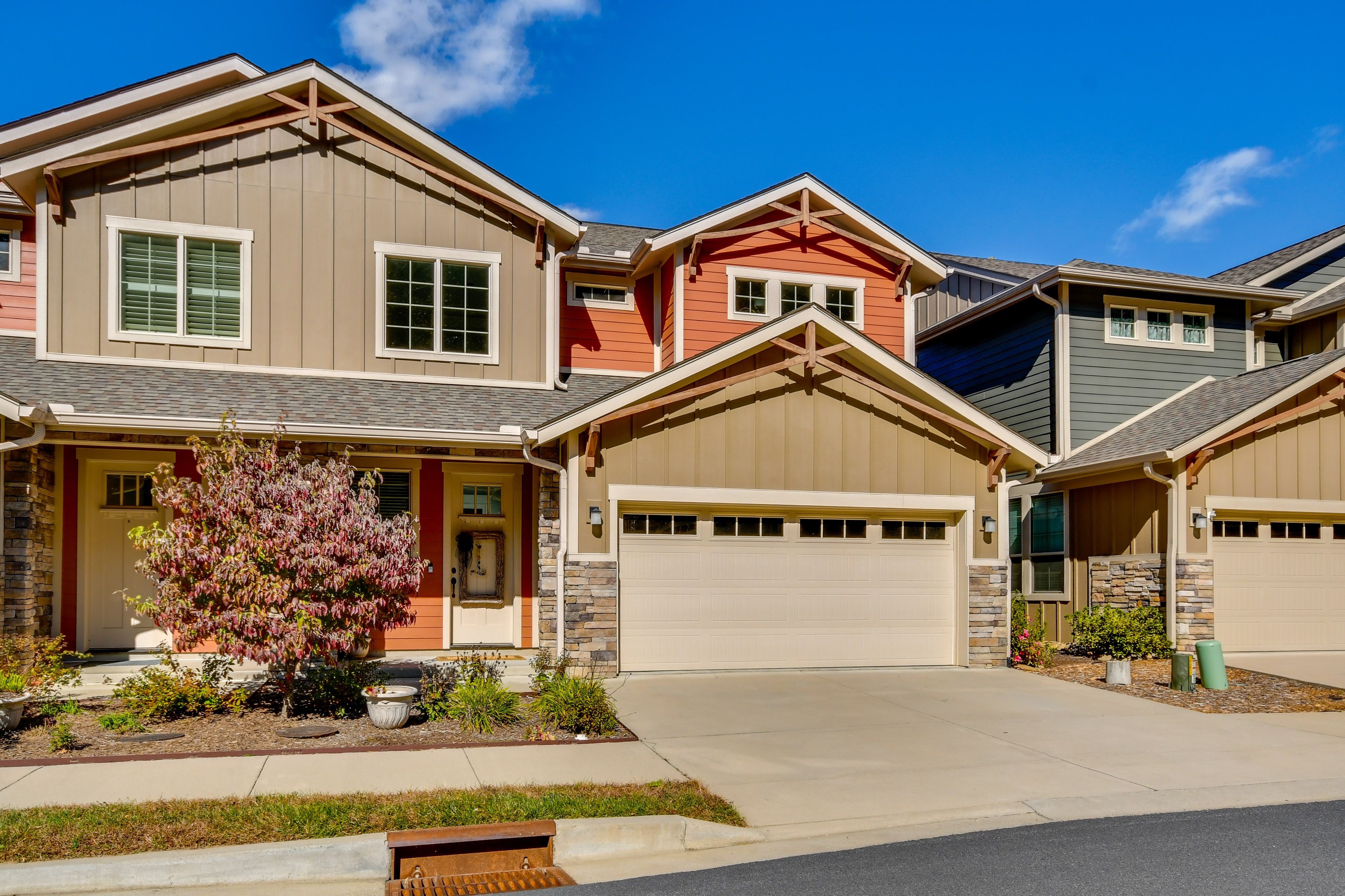 Property Exterior | Shared Garage (1 Vehicle) | Shared Driveway (1 Vehicle)