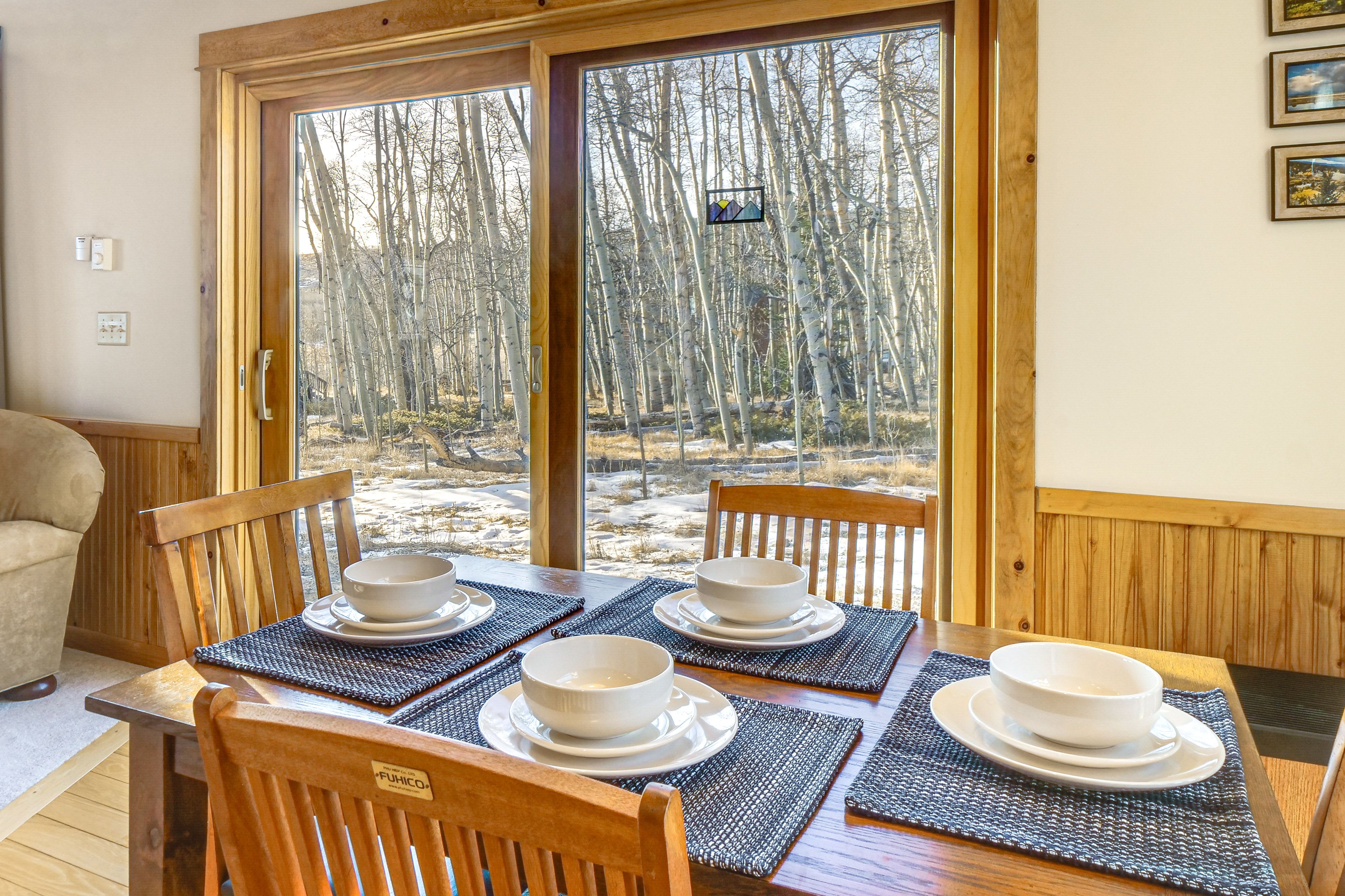 Dining Area | Dishware/Flatware Provided