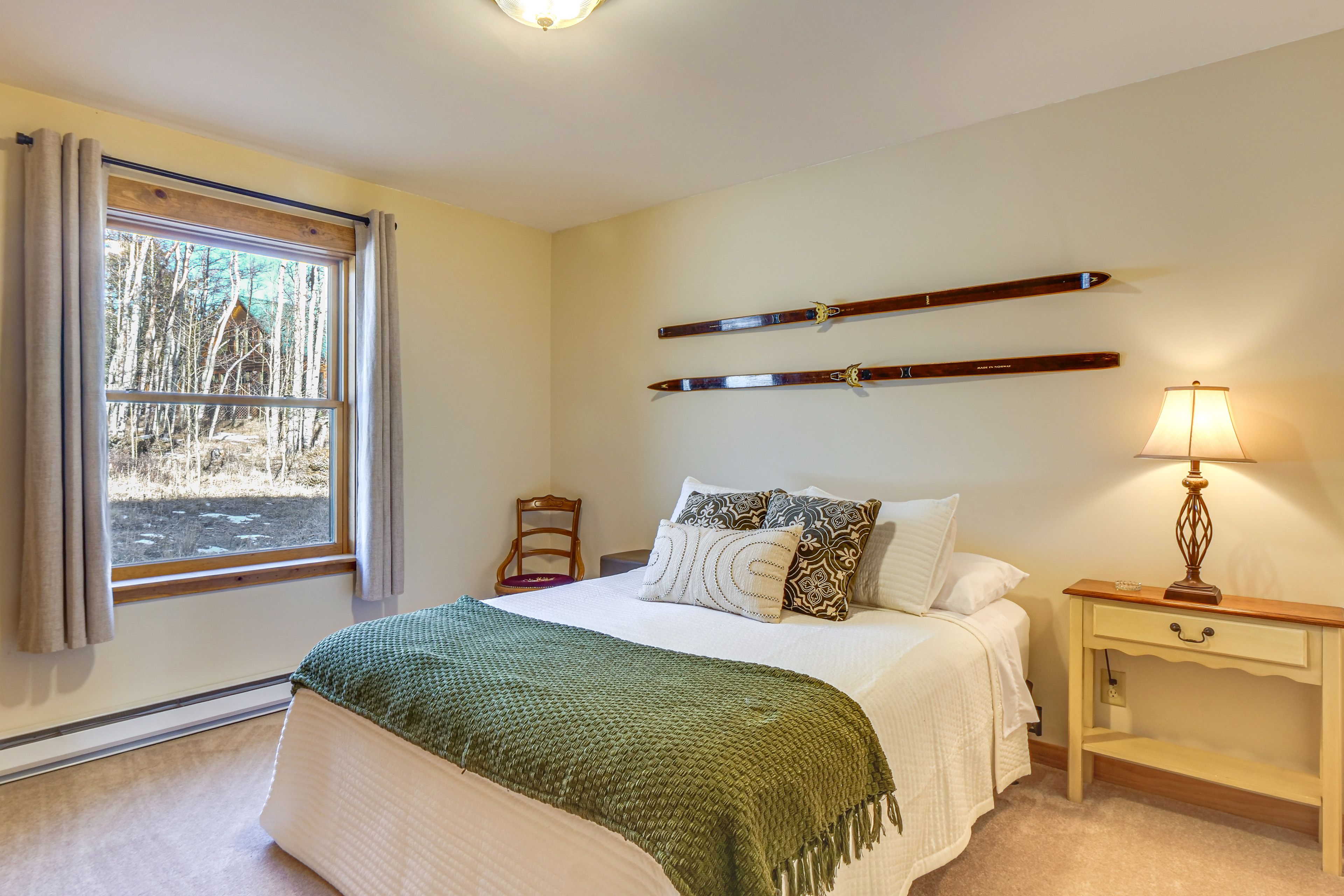 Bedroom 2 | Queen Bed