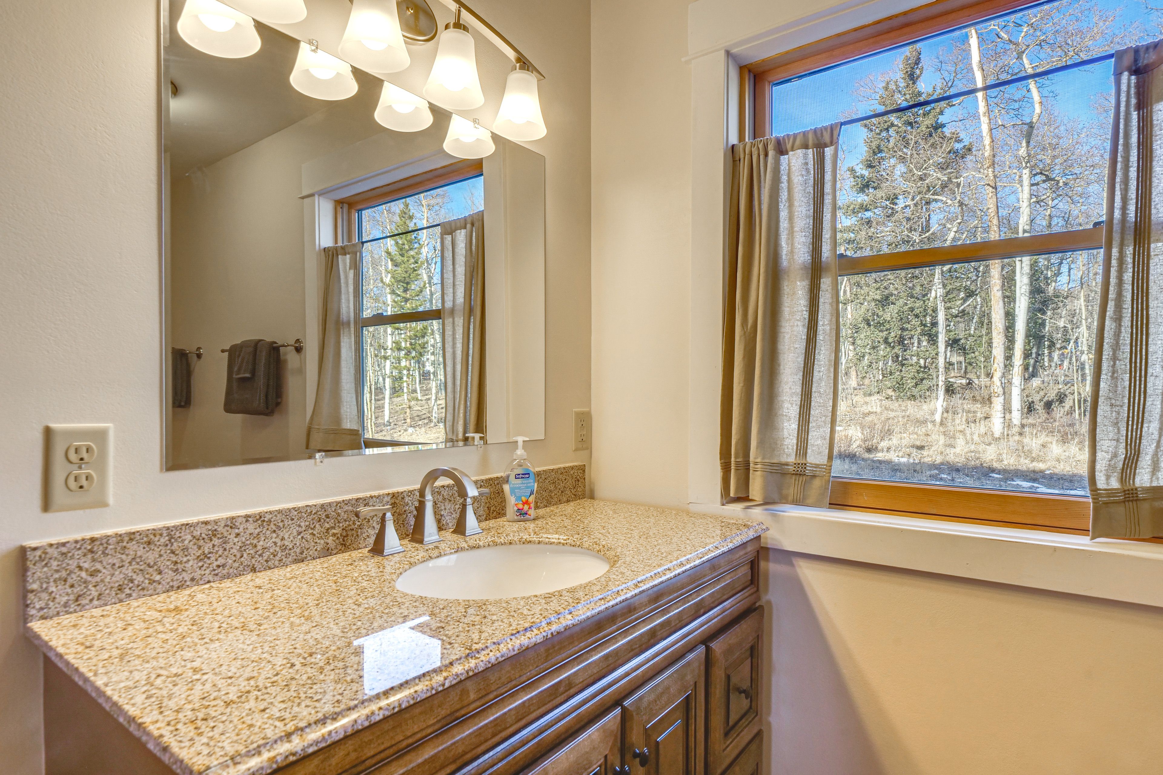 Bathroom | Bathtub/Shower