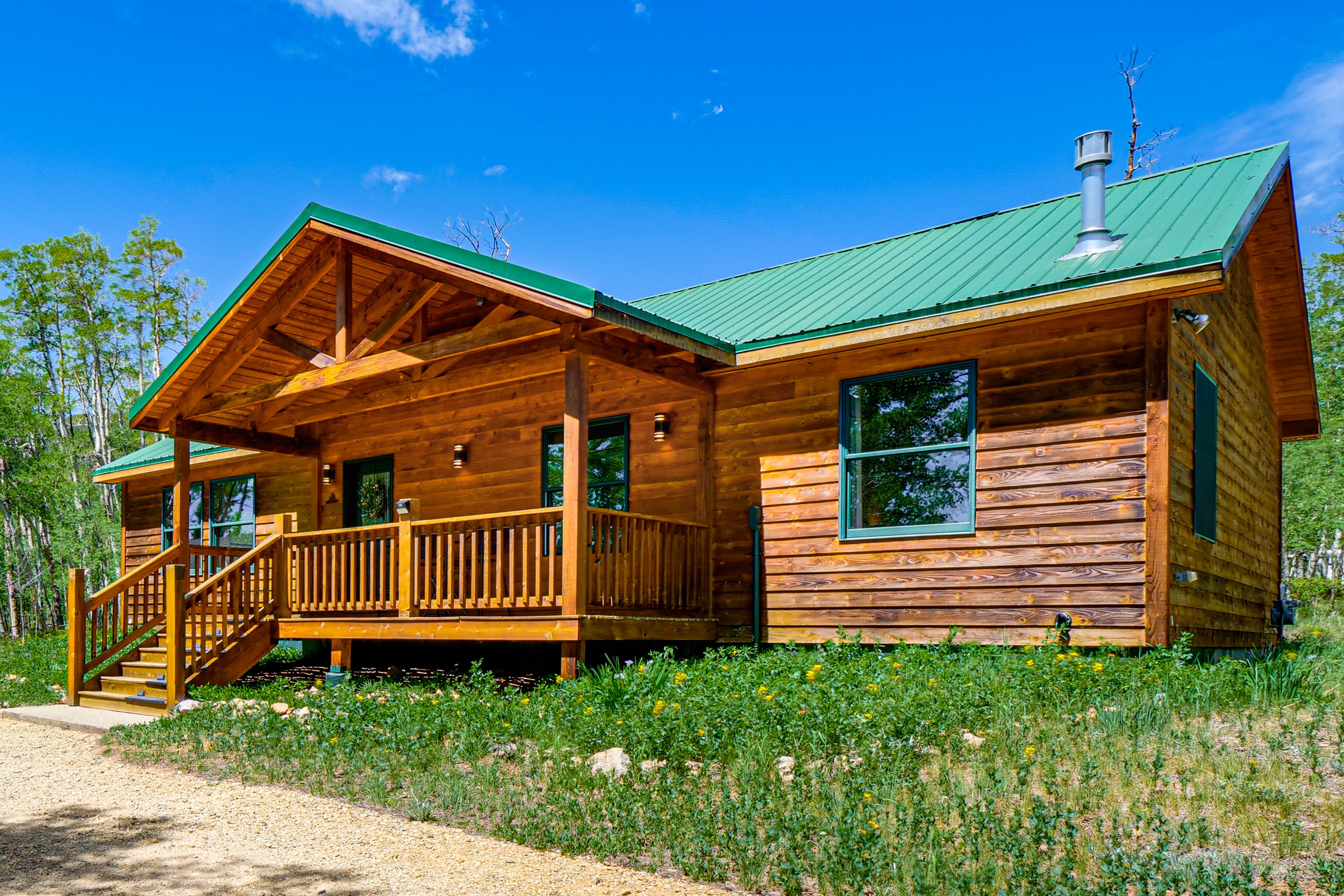 Cabin Exterior | Picnic Table